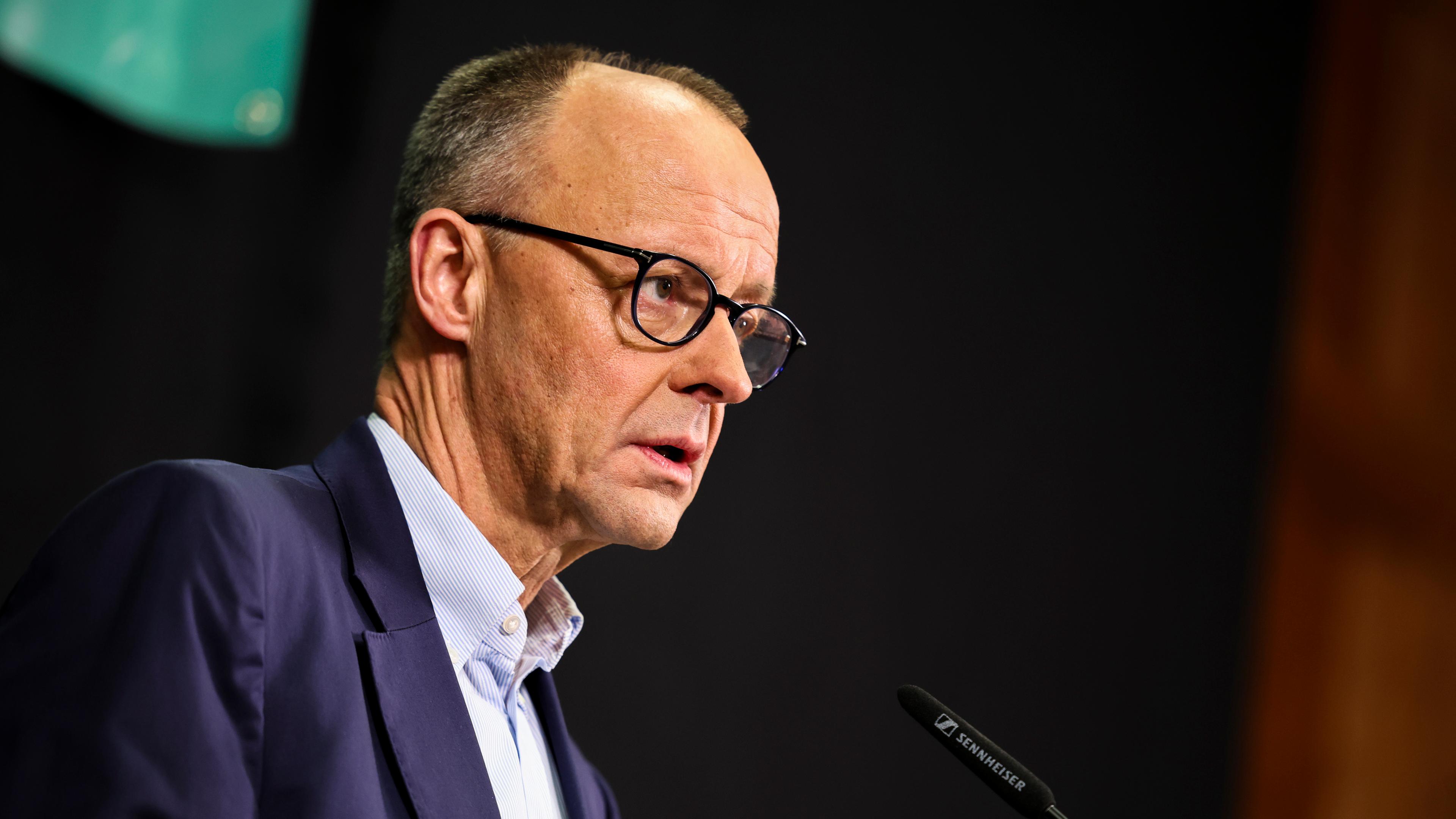 Nordrhein-Westfalen, Olsberg: Kanzlerkandidat Friedrich Merz (CDU) spricht beim Westfälisch-Lippischen Landwirtschaftsverband (WLV) zum Thema "Zukünftige Politik im ländlichen Raum"