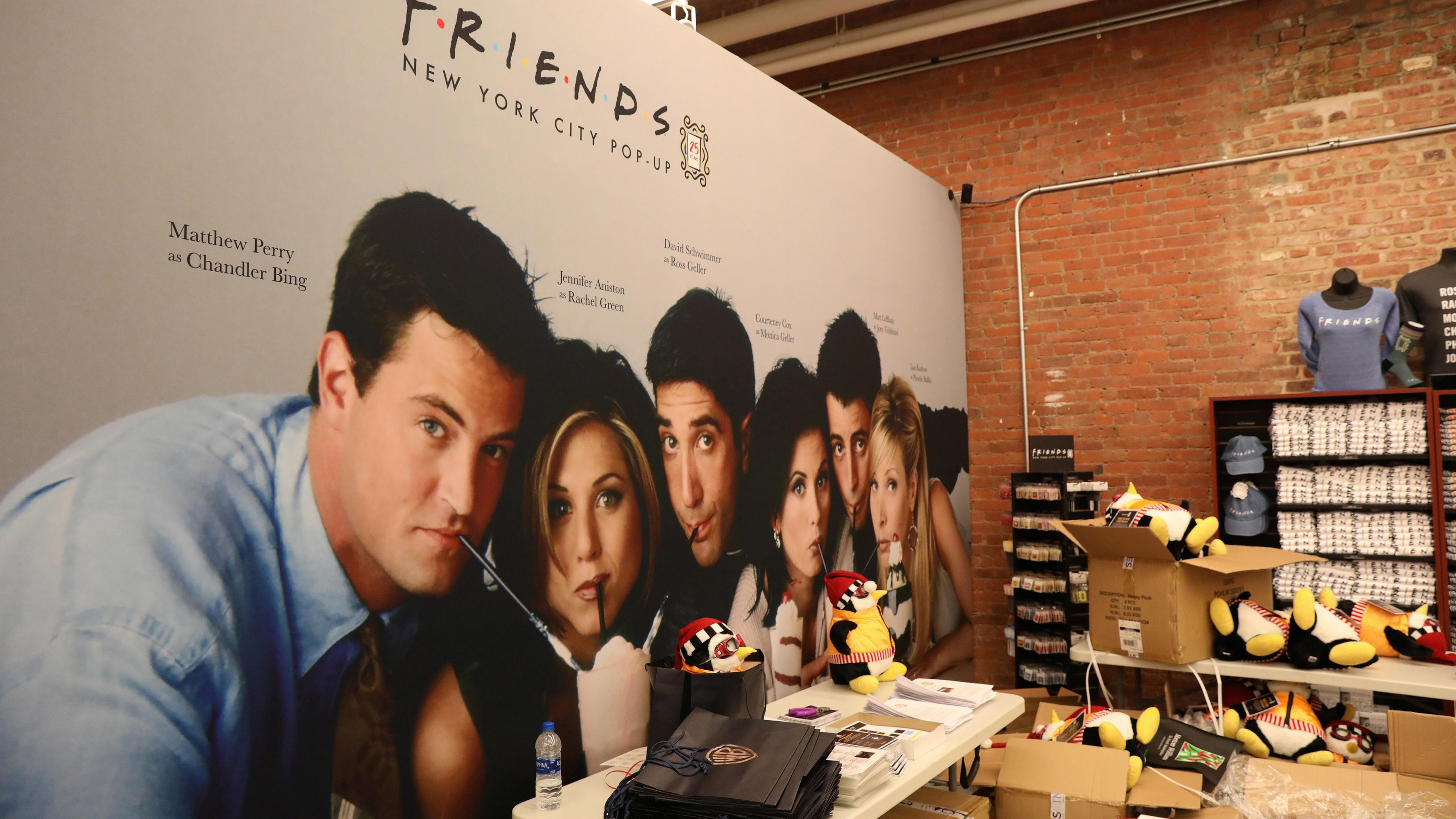 Einmal Auf Dem Kult Sofa Sitzen Serie Friends Erhalt Ausstellung Zdfheute