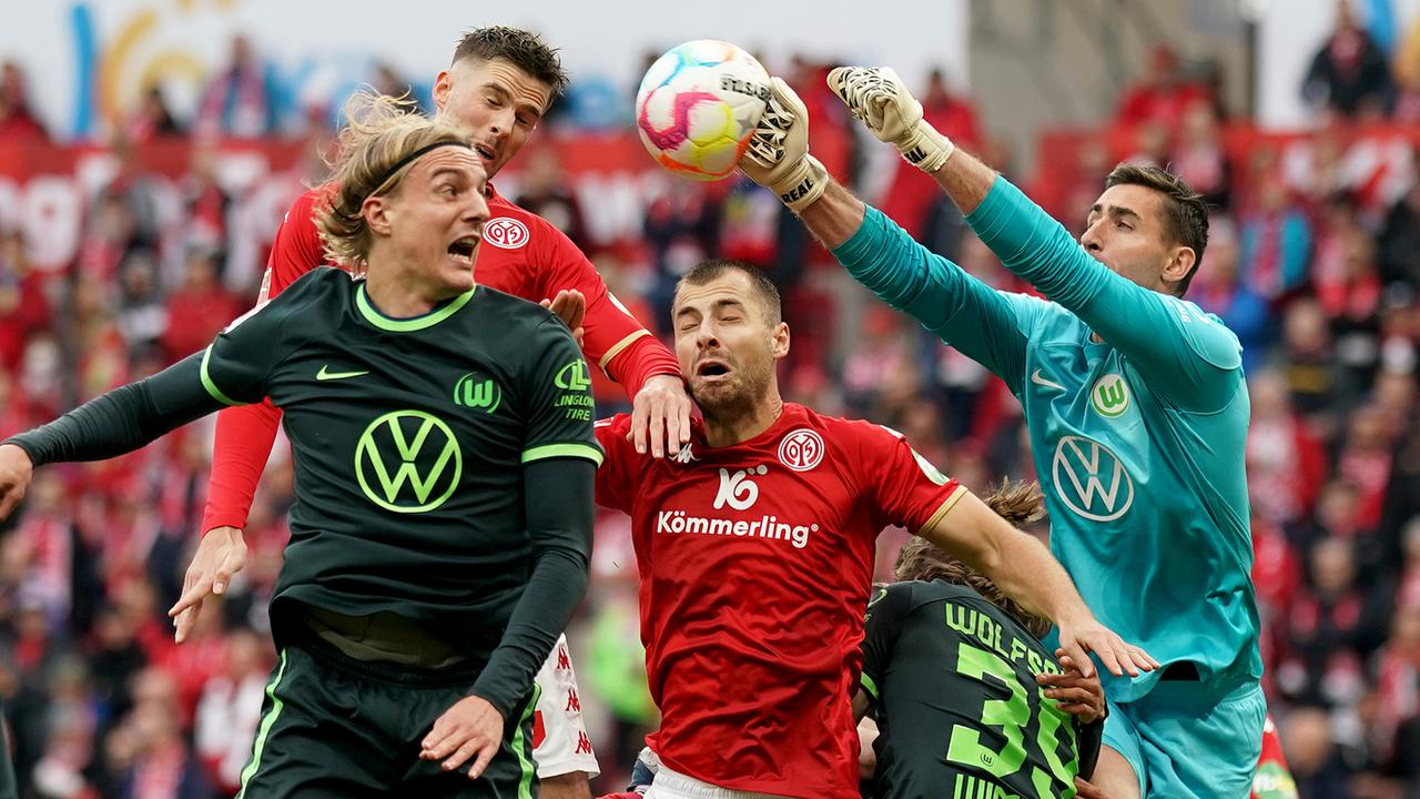 Effektives Wolfsburg Gewinnt In Mainz | Bundesliga - Highlights ...