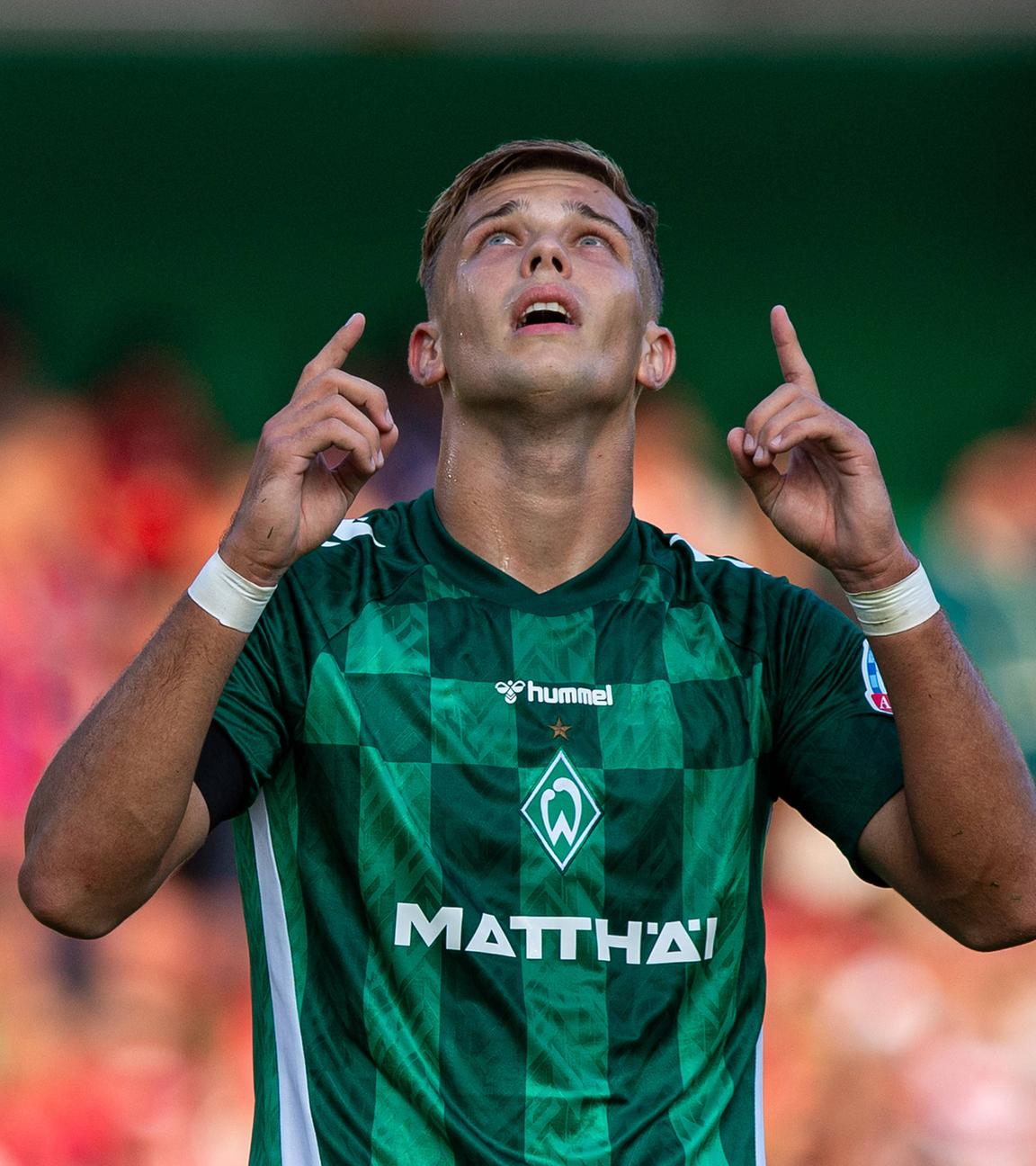 Fußball, DFB-Pokal, FC Energie Cottbus - SV Werder Bremen: Keke Topp (Werder Bremen), Jubel nach Tor zum 0:1