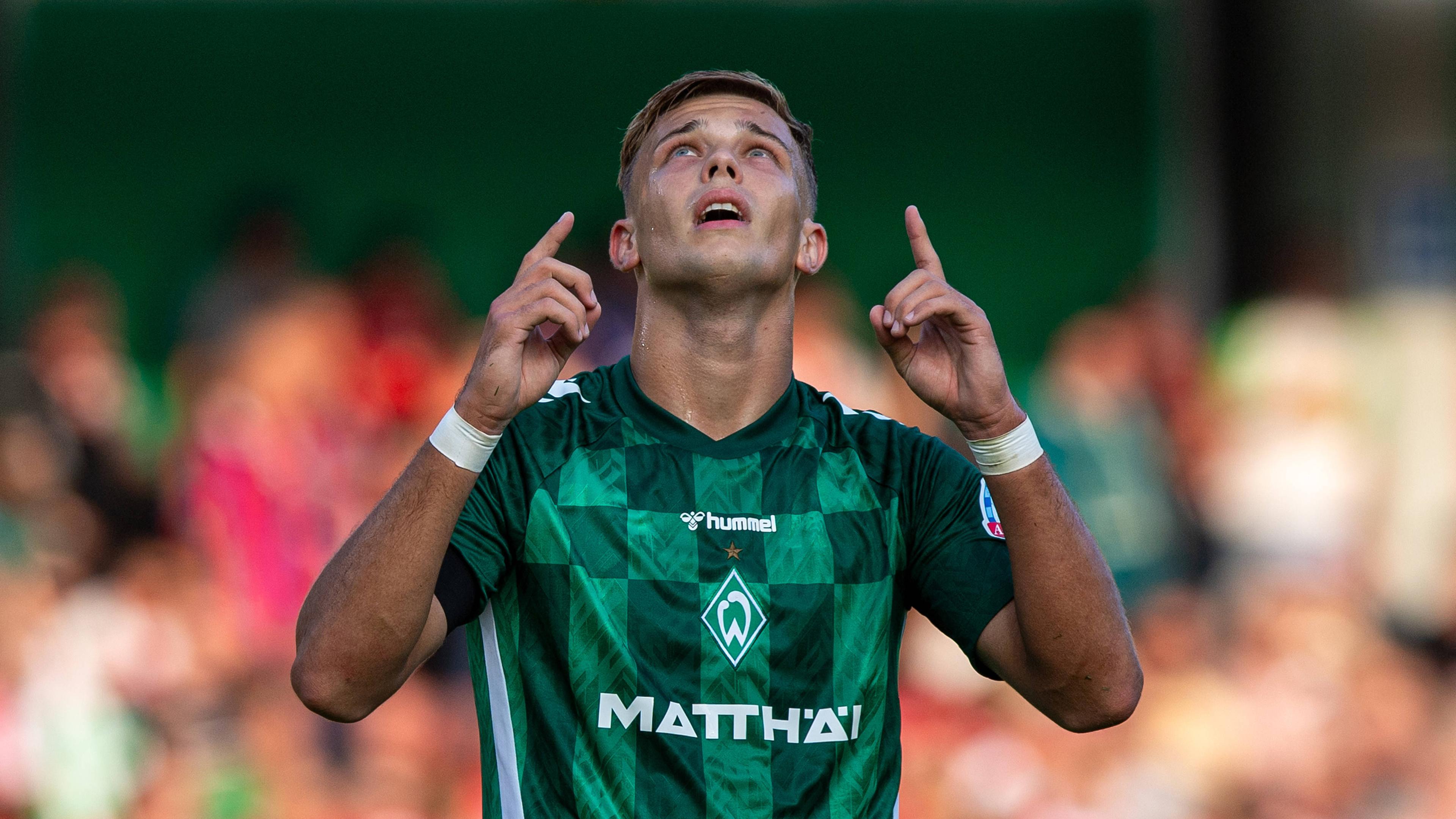 Fußball, DFB-Pokal, FC Energie Cottbus - SV Werder Bremen: Keke Topp (Werder Bremen), Jubel nach Tor zum 0:1