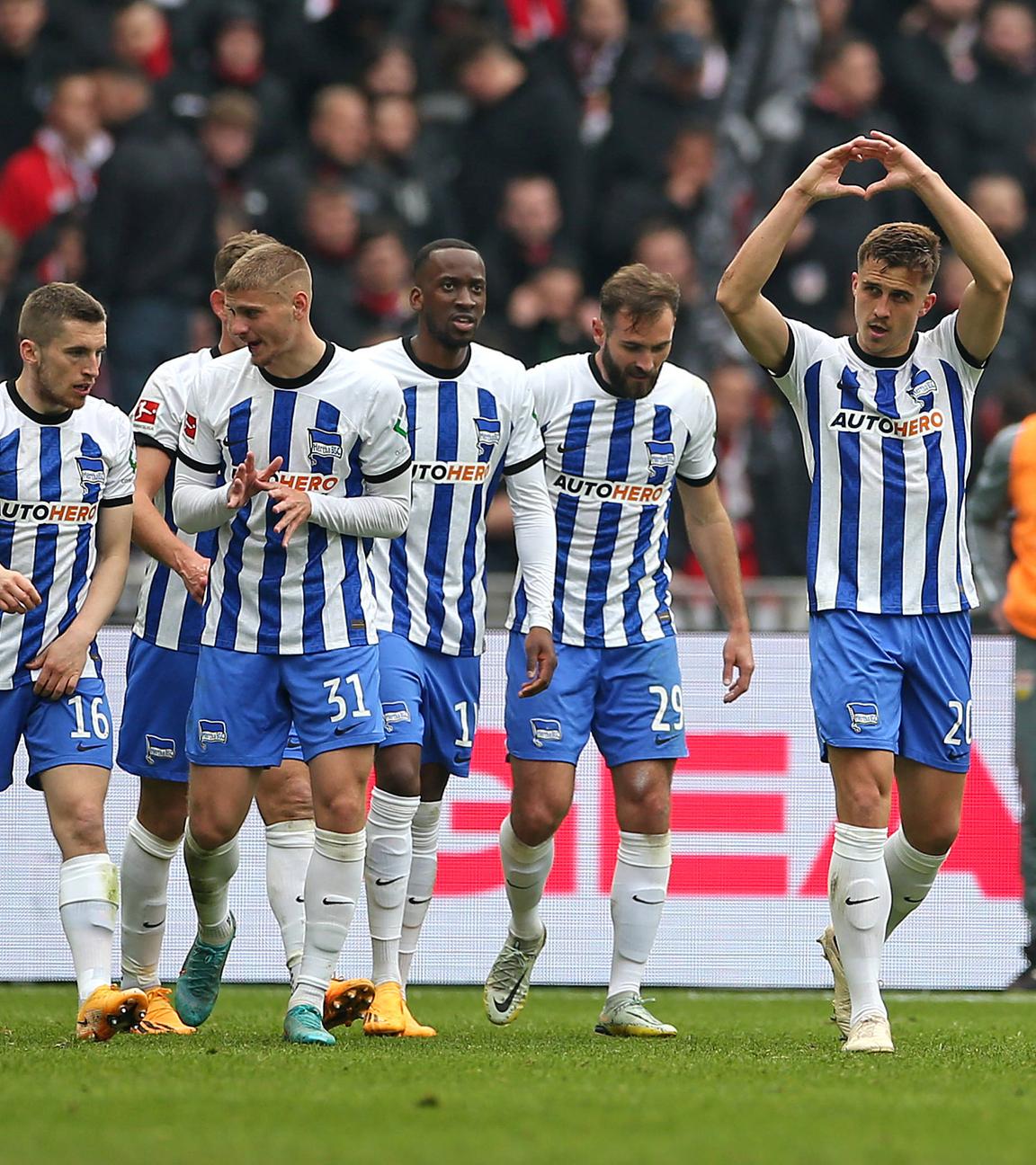 Hertha BSC Berlin vs. VfB Stuttgart , Jubel Torschütze Marc Oliver Kempf (re., Hertha BSC Berlin) zum Tor zum 1:0