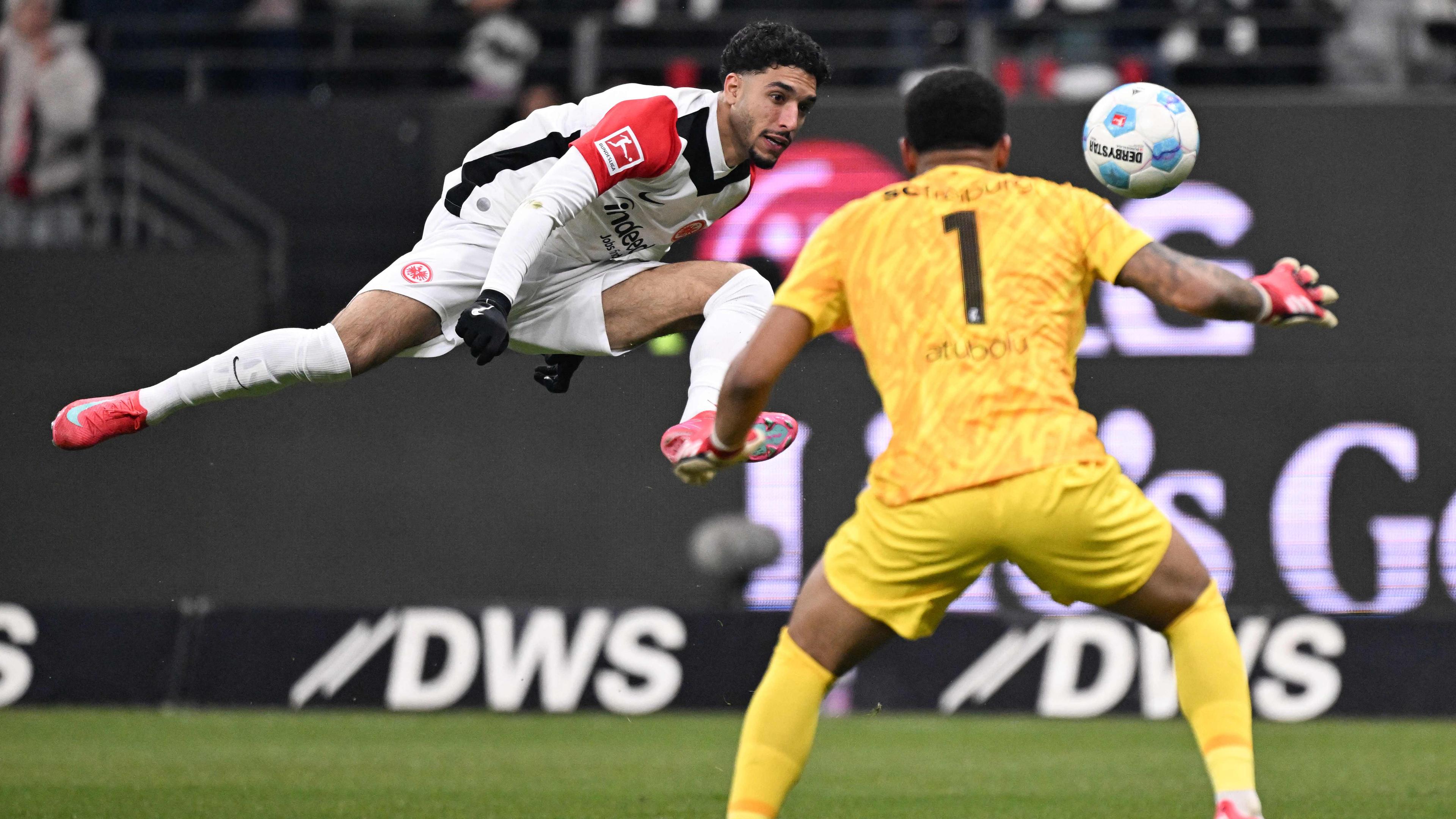 Fußball-Bundesliga: Frankfurt - Freiburg.