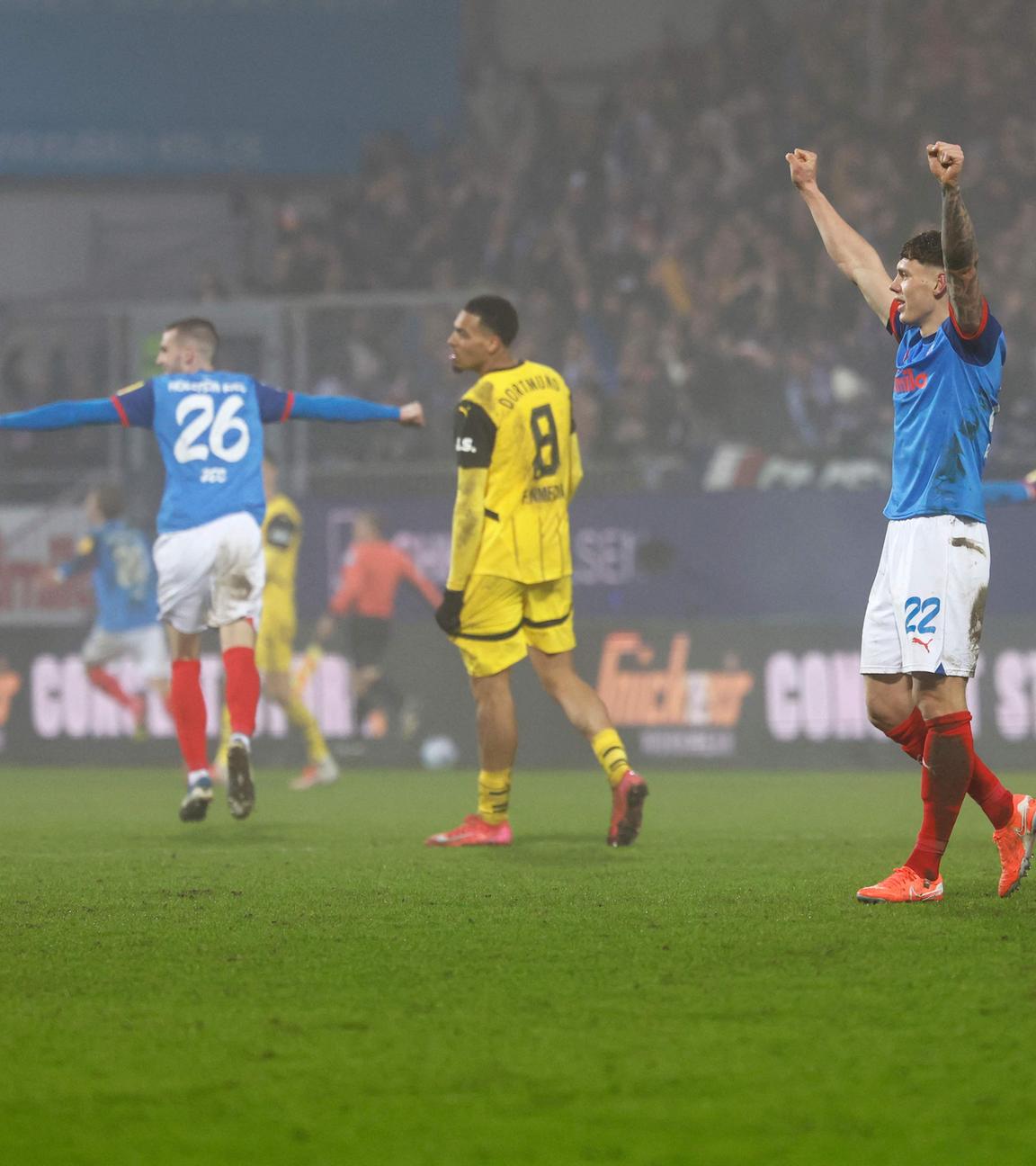 Fußball-Bundesliga: Holstein Kiel - Borussia Dortmund.