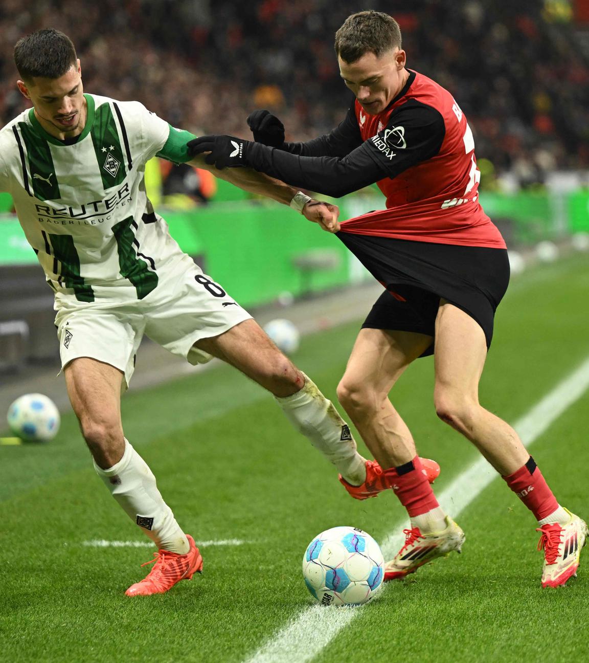 Fußball: Leverkusen gegen Mönchengladbach.