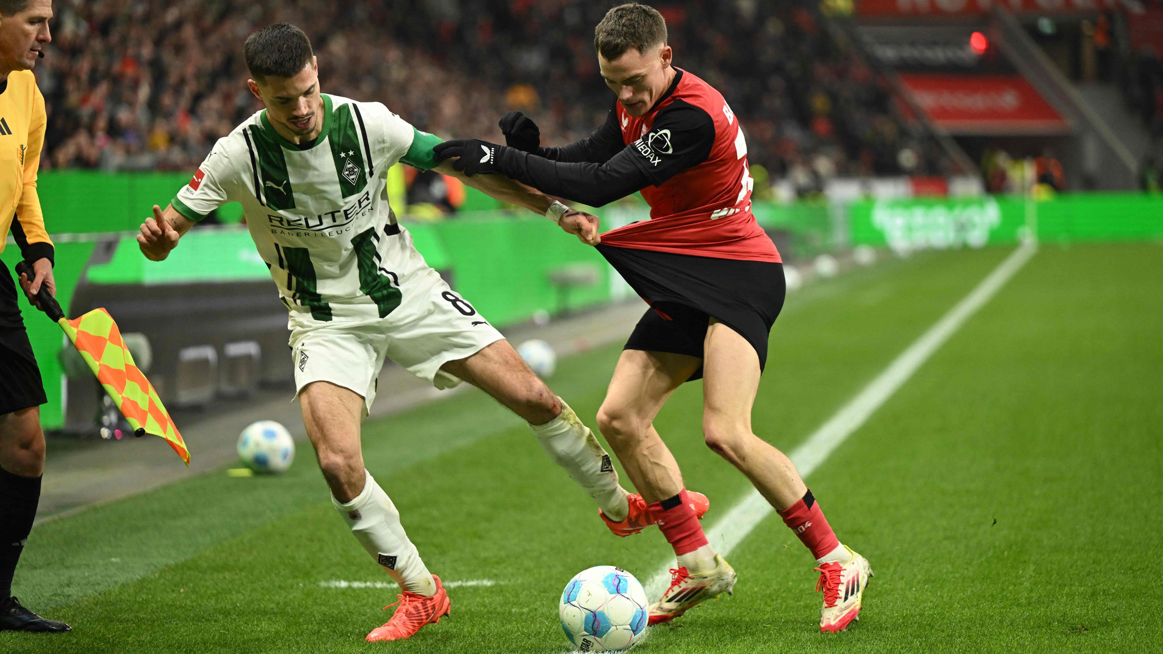 Fußball: Leverkusen gegen Mönchengladbach.