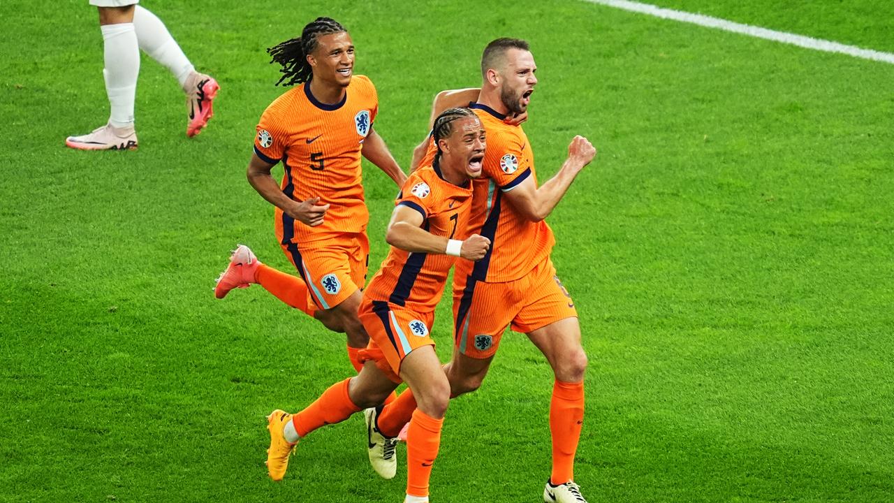 2-1 overwinning op Türkiye: Oranje danst en droomt