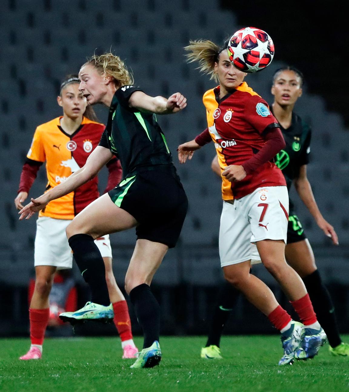 Fußball, Frauen: Galatasaray Istanbul - VfL Wolfsburg.