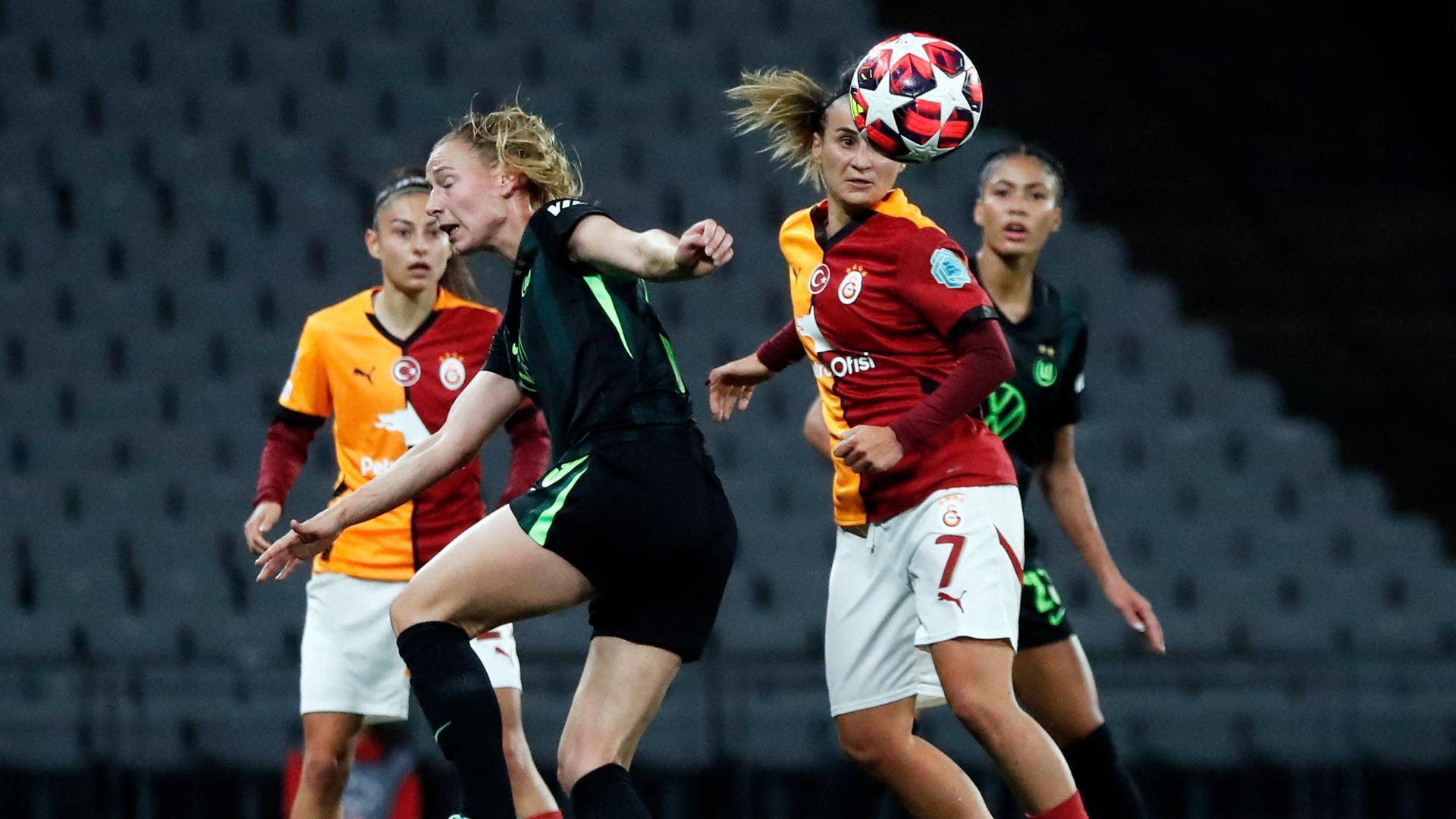 Fußball, Frauen: Galatasaray Istanbul - VfL Wolfsburg.