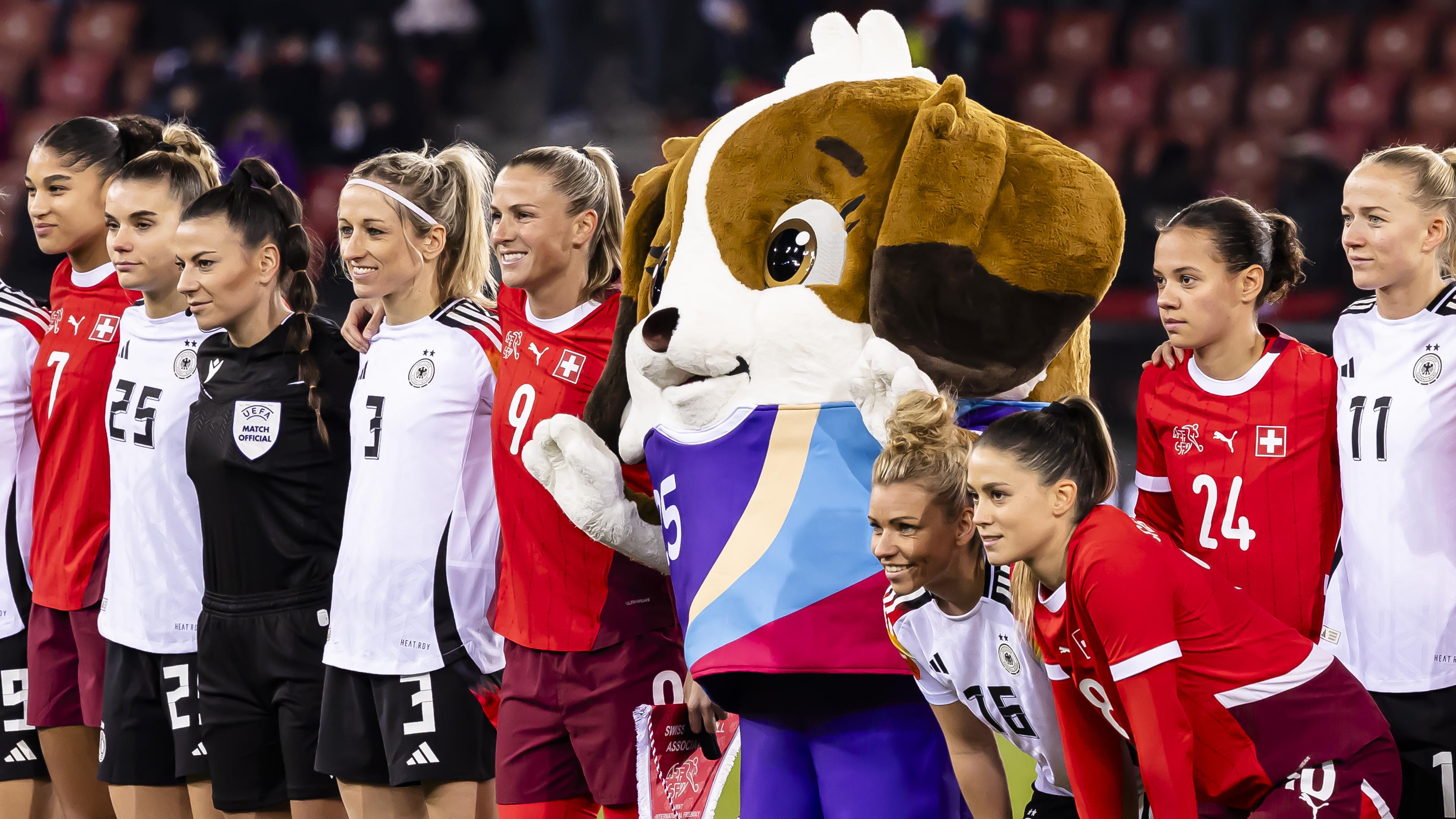 Fußball: Frauen-Länderspiel Schweiz gegen Deutschland.