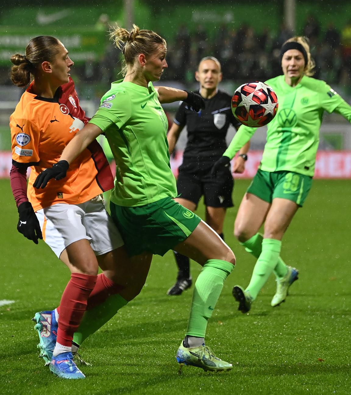 Fußball: Wolfsburg Popp im CL-Spiel gegen Galatasaray Istanbul.