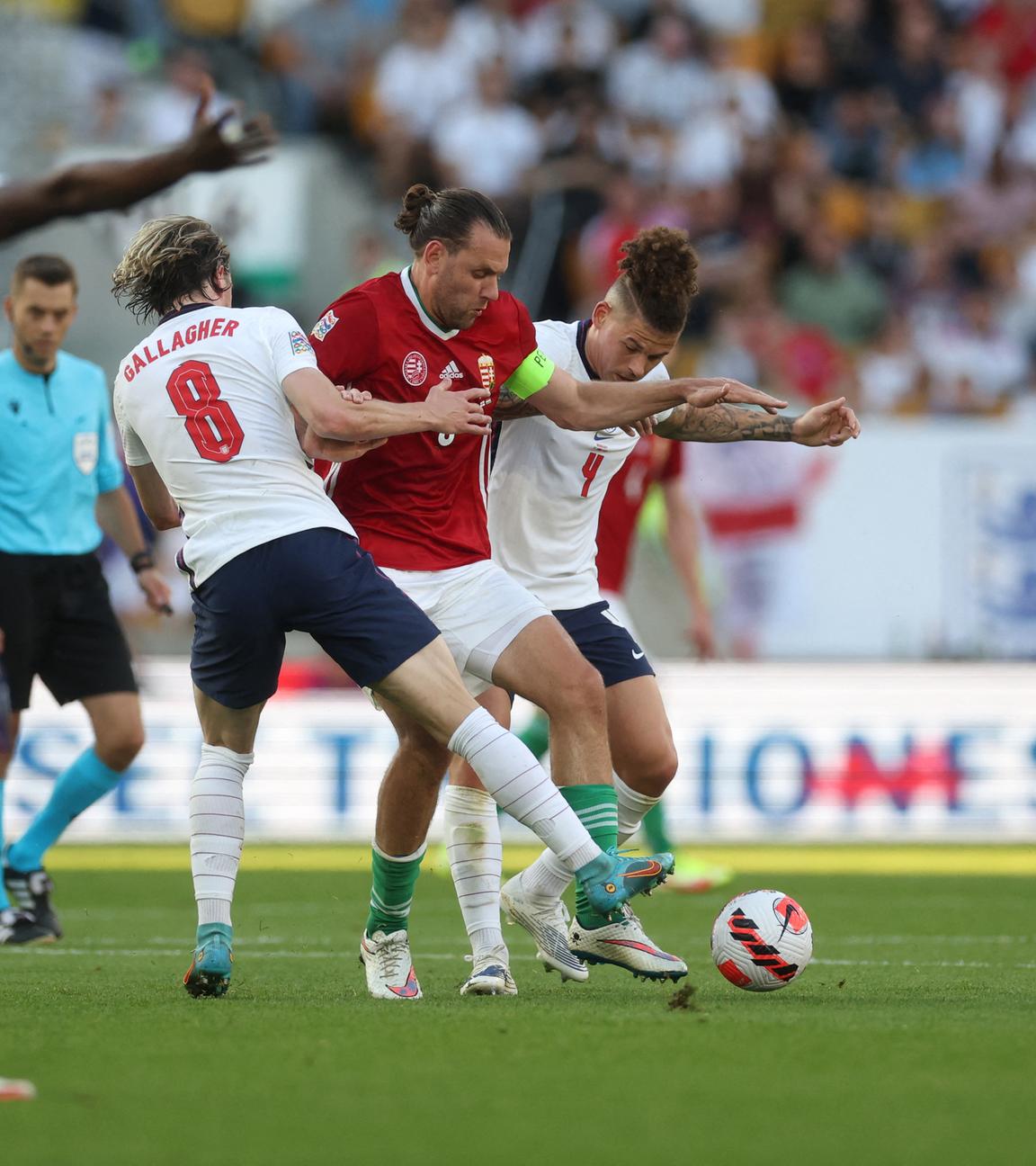 Fußball: Nations League, England - Ungarn: Ungarns Adam Szalai in Aktion gegen Englands Conor Gallagher and Kalvin Phillips.