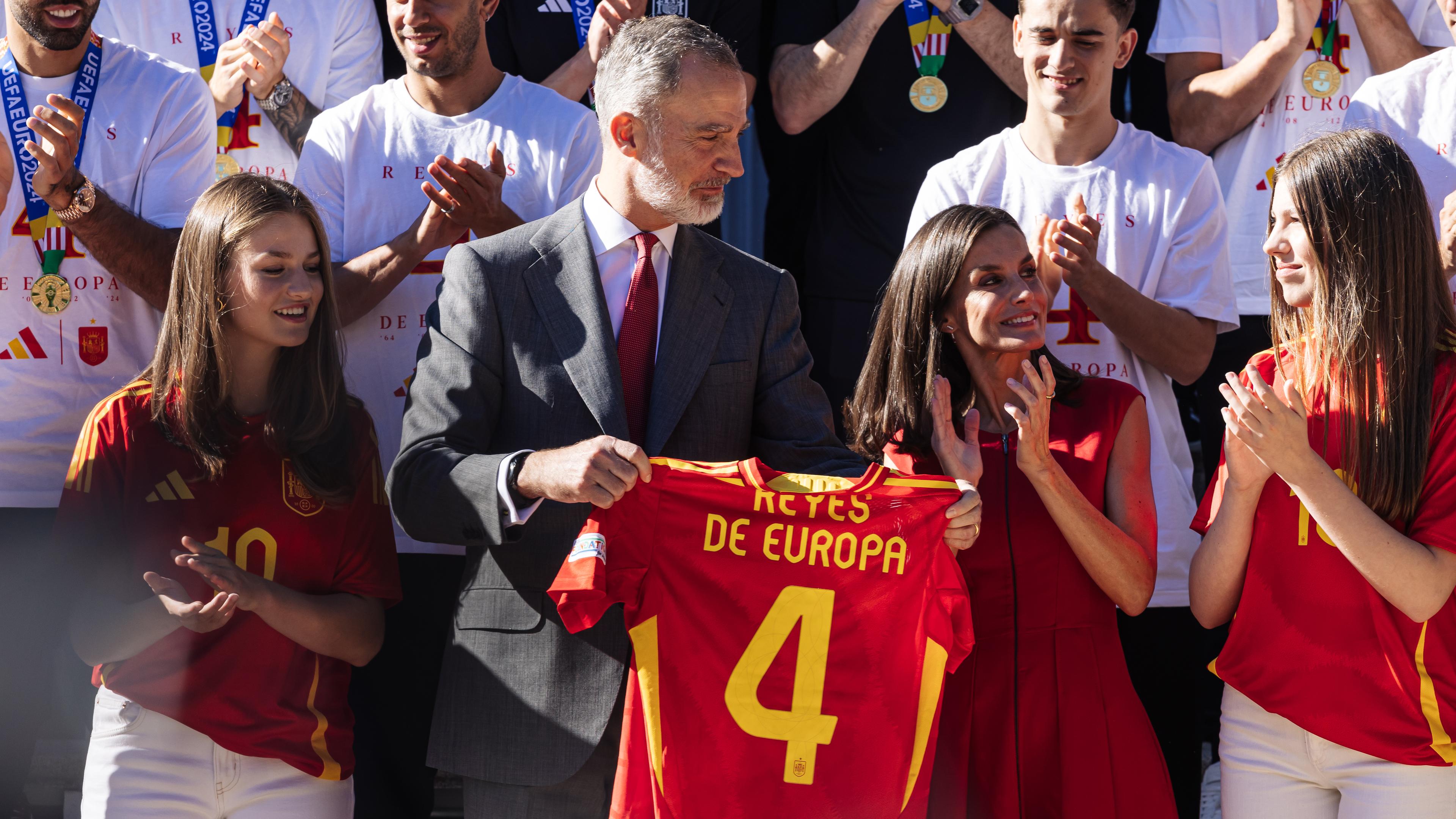Fußball: Der spanische König empfängt die EM-Sieger.