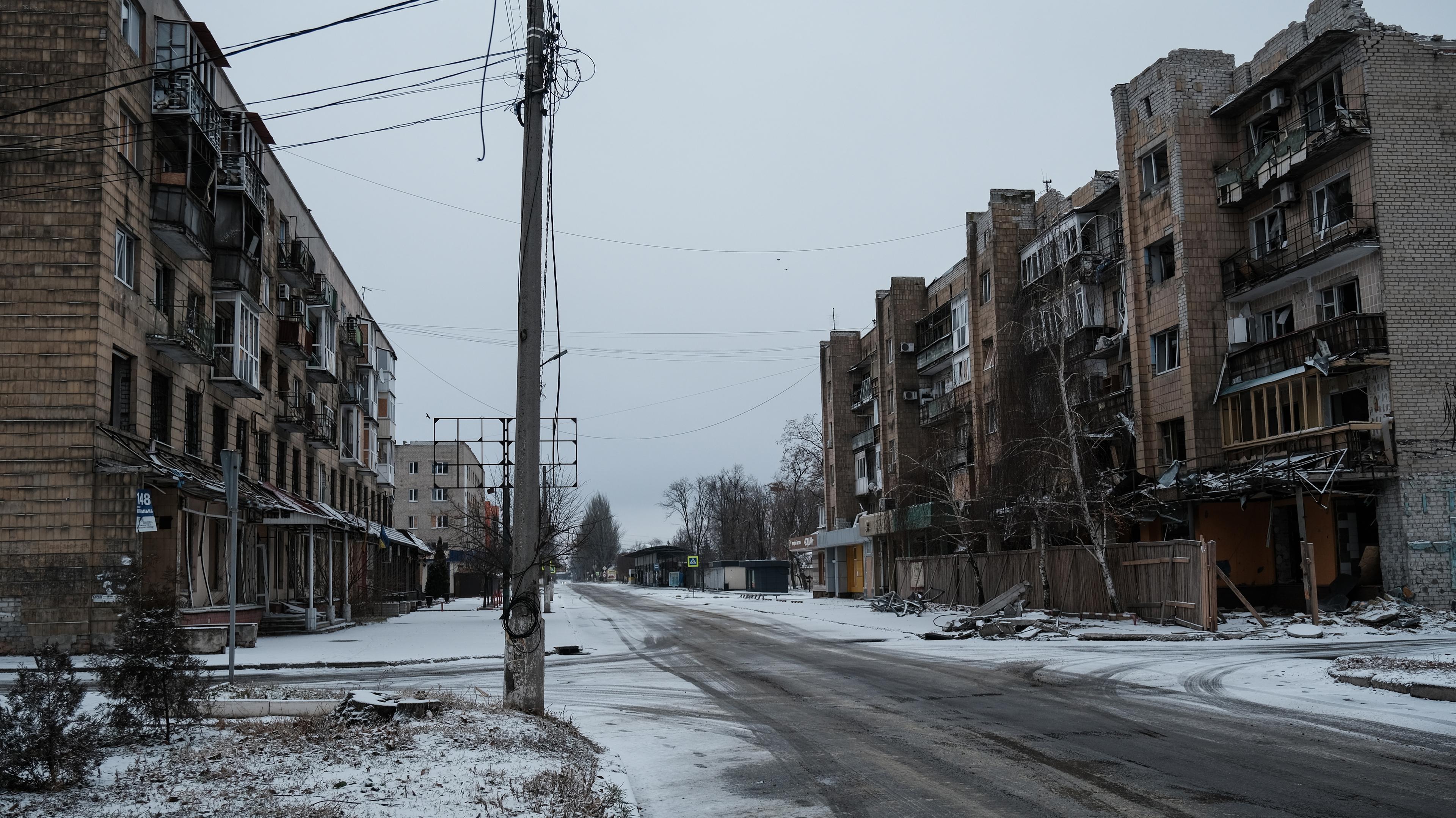 Eine leere Straße in der ukrainischen Stadt Pokrowsk.