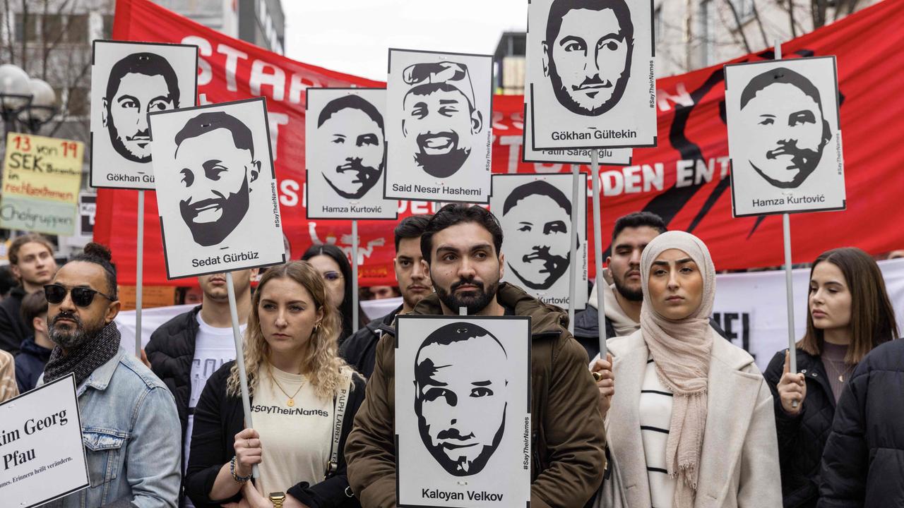 Tausende Gedenken Opfer Von Rassistischem Anschlag In Hanau - ZDFheute