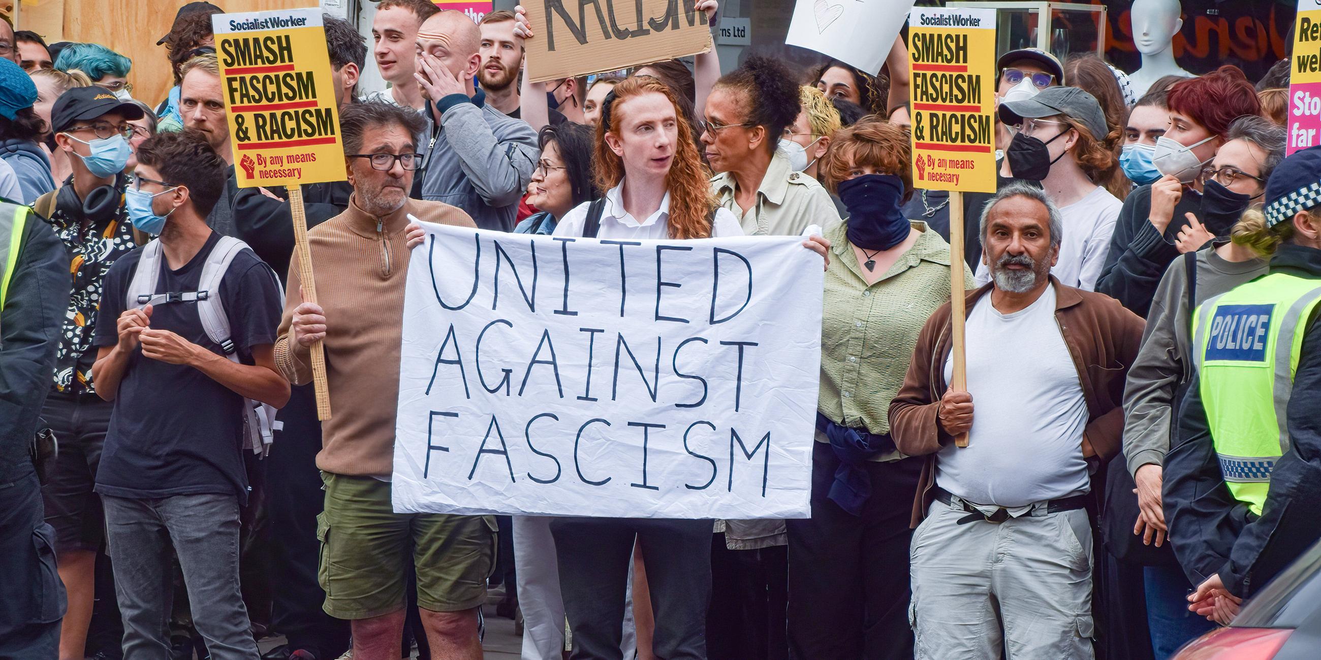 Friedliche Demo gegen Hass und Gewalt in London, Großbritannien