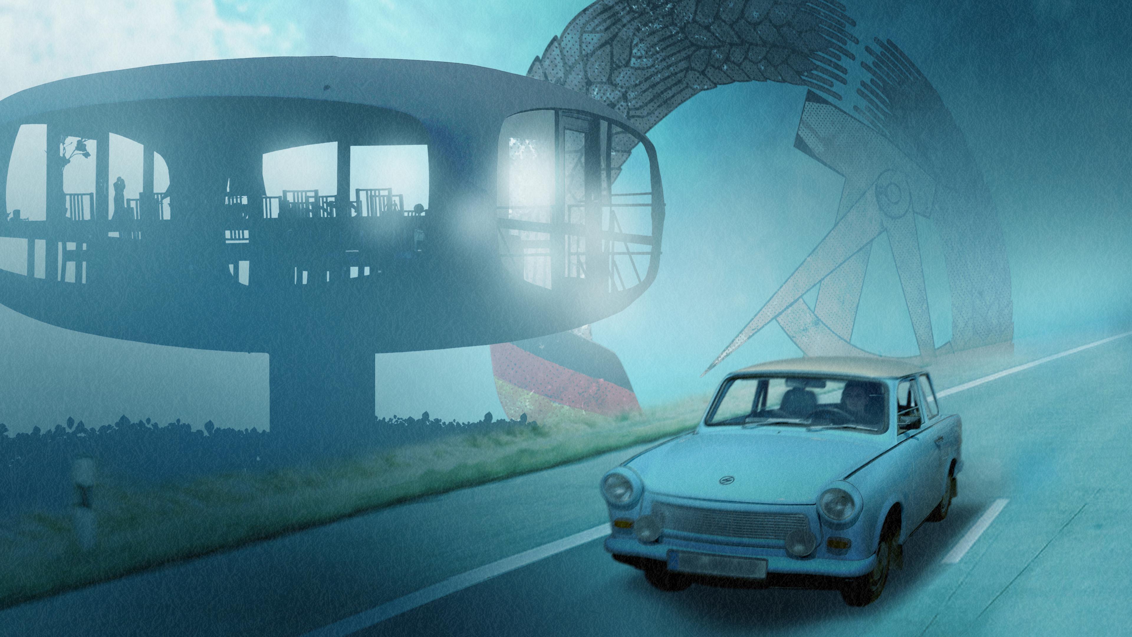 Montage: Ein Trabant fährt vor einem graphisch hellblauen Hintergrund über eine Straße. Im Hintergrund sind ein Rettungsturm im Ostseebad Binz des Architekten Ulrich Müther und das Staatswappen der DDR zu sehen.