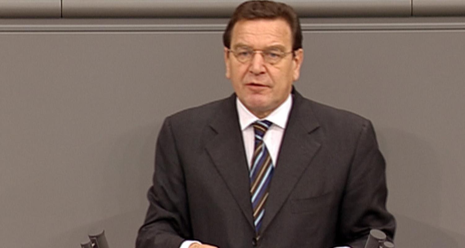 Gerhard Schröder bei seiner Rede im Bundestag.