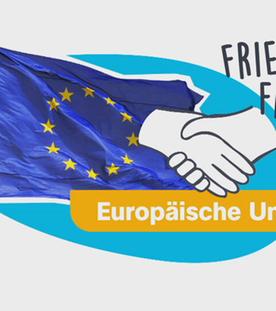 EU-Fahne mit Schriftzug Europäische Union, Händen und Frieden + Freiheit