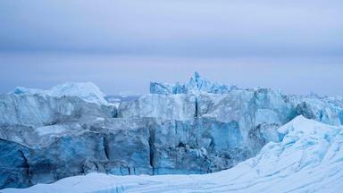 Risse in Grönlands Gletschern wachsen