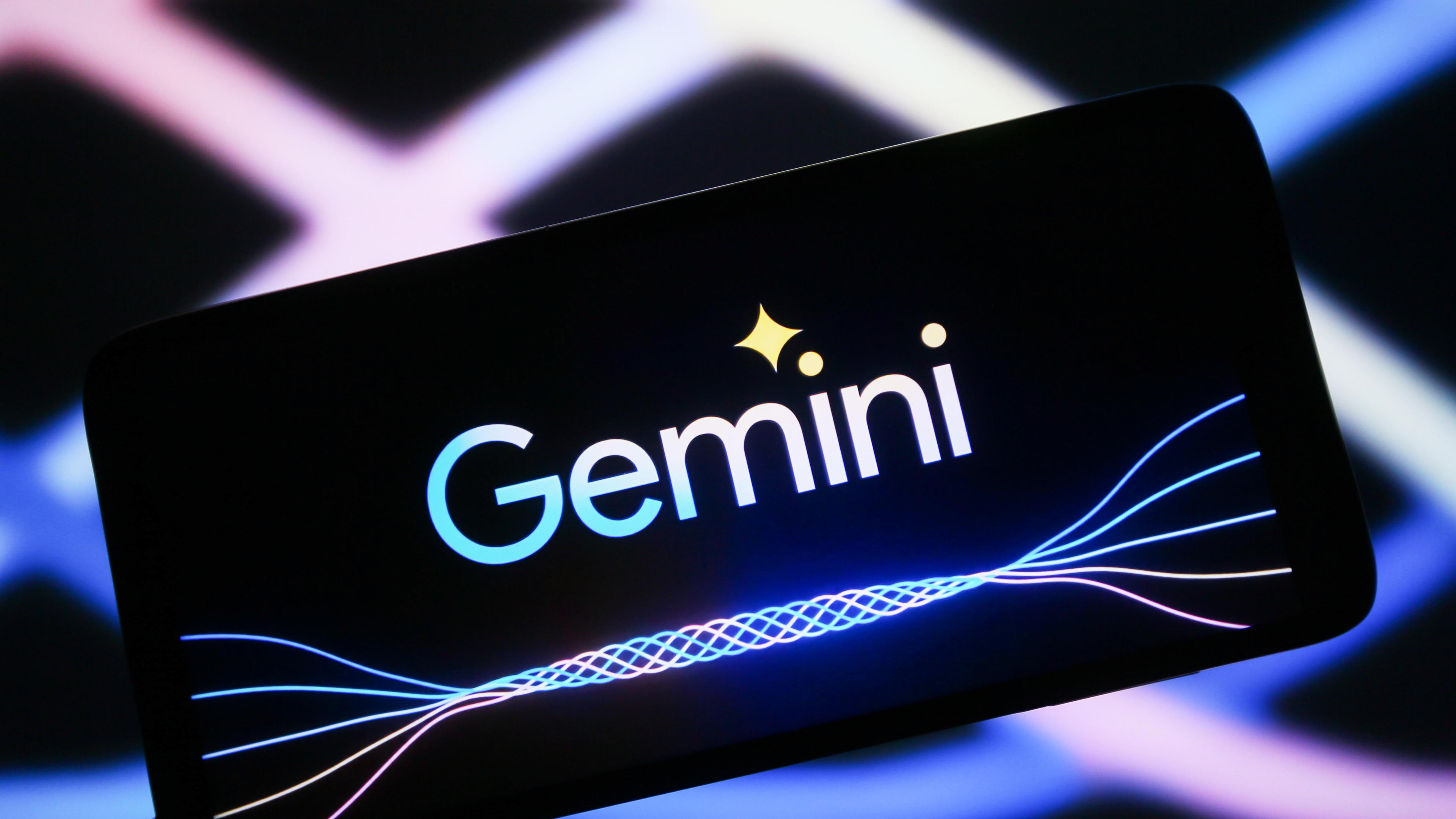 Das Google Gemini Logo ist auf einem Handy Display zu sehen. (07.12.2023)