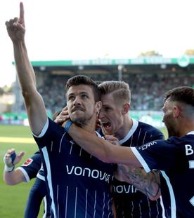 Anthony Losilla bejubelt sein Tor für Bochum in Fürth