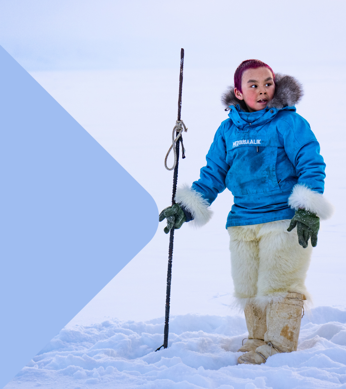 Junger Inuit im grönländischen Eis