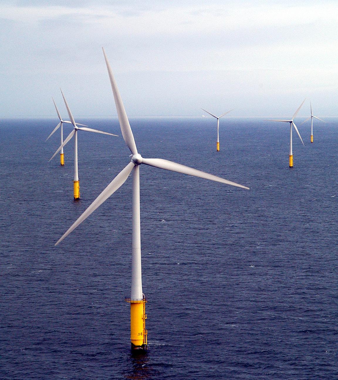 Dieses 2004 von Vestas Wind Systems veröffentlichte Foto zeigt Offshore-Windkraftanlagen in North Hoyle in Wales, Westbritannien. 