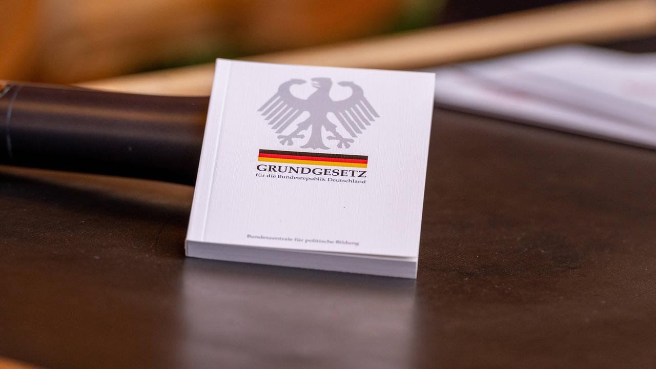 75 Jahre Grundgesetz: Wie Steht Es Um Die Demokratie? - ZDFheute