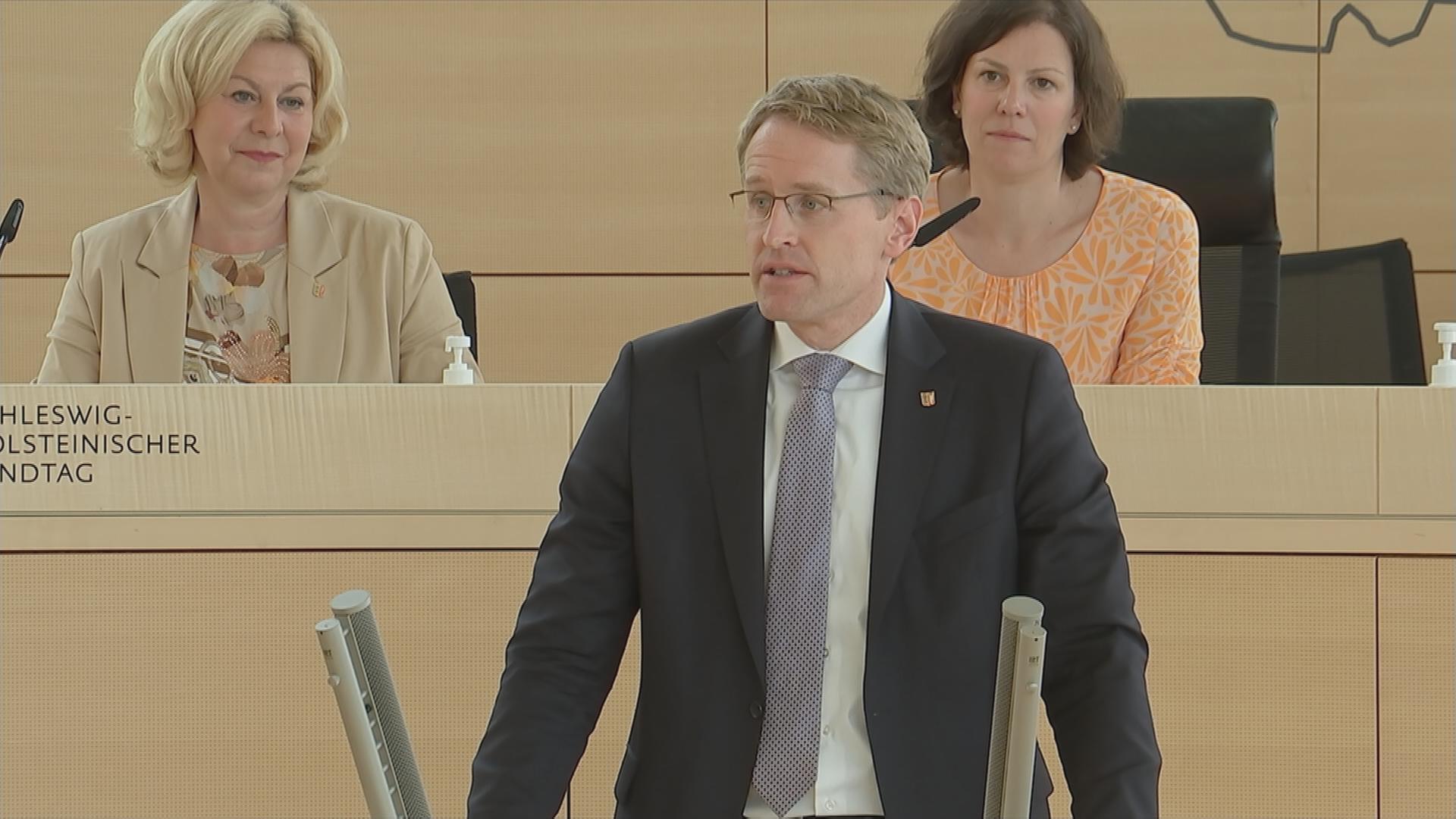 Im Landtag in Kiel ist Daniel Günther als Ministerpräsident von Schleswig-Holstein wiedergewählt worden. 