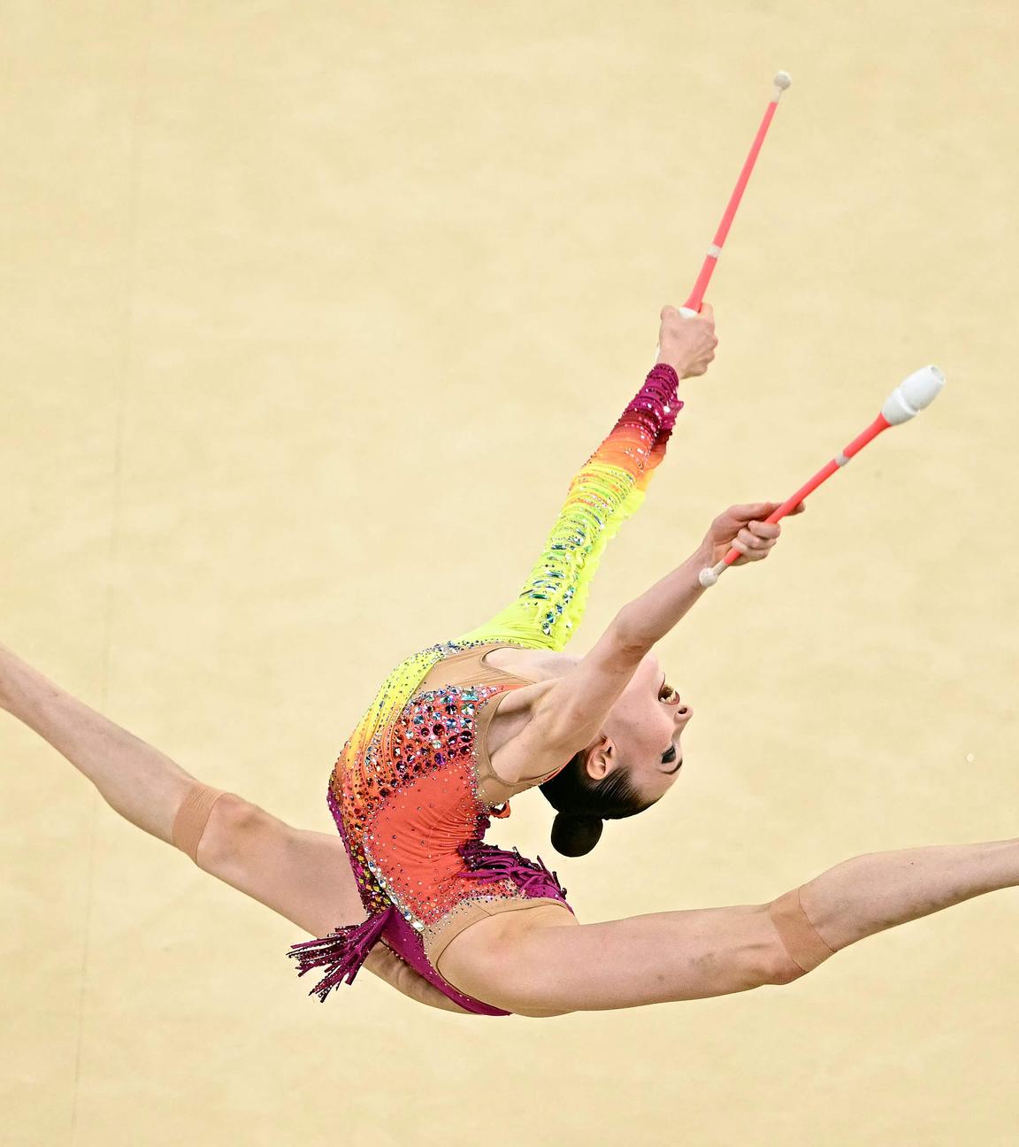 Darja Varfolomeev aus Deutschland während ihrer Kür bei der rhythmischen Sportgymnastik.