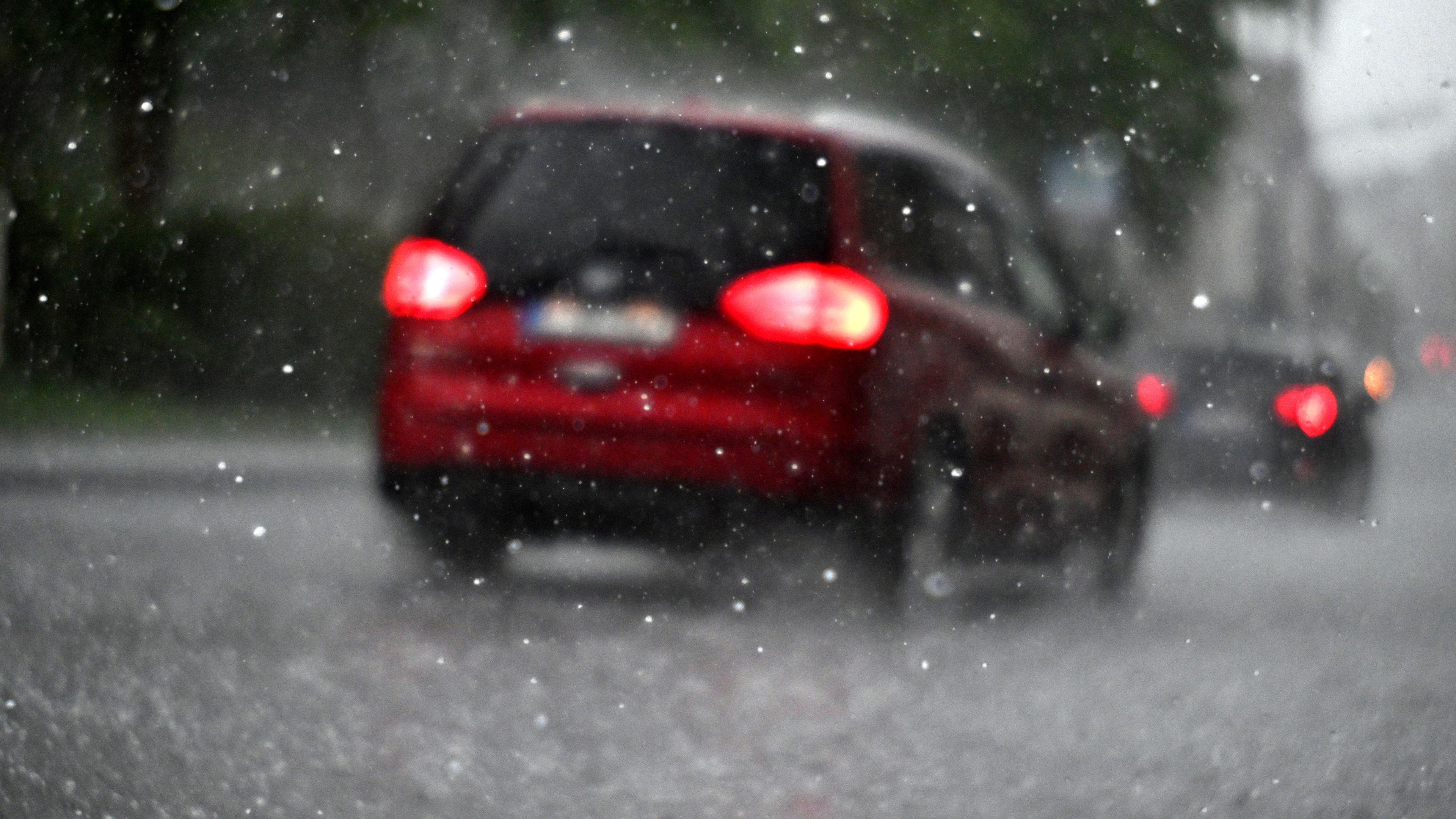 Starkregen Und Hagel: Unwetter Ziehen über Deutschland - ZDFheute