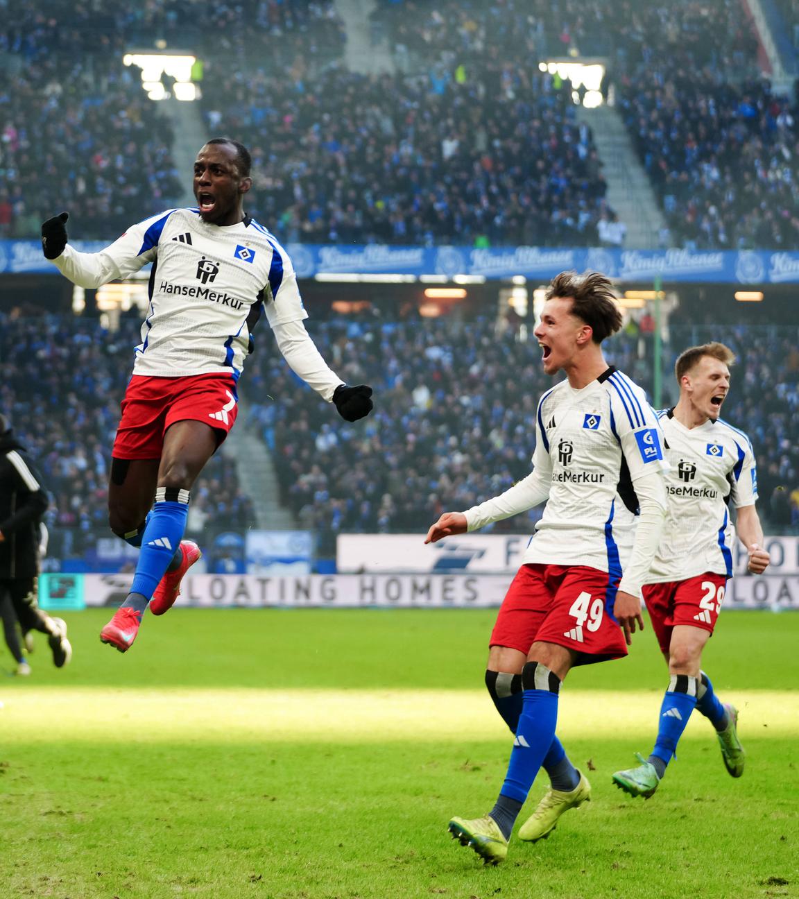 Torjubel nach dem Treffer zum 2:2 durch Jean-Luc Dompe (Hamburger SV).