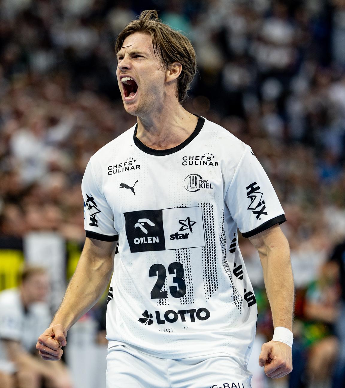 Rune Dahmke vom THW Kiel feiert den Sieg gegen Magdeburg.