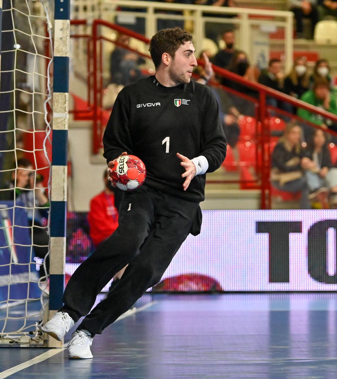 Italiens Handball-Nationaltorhüter Domenico Ebner in Aktion