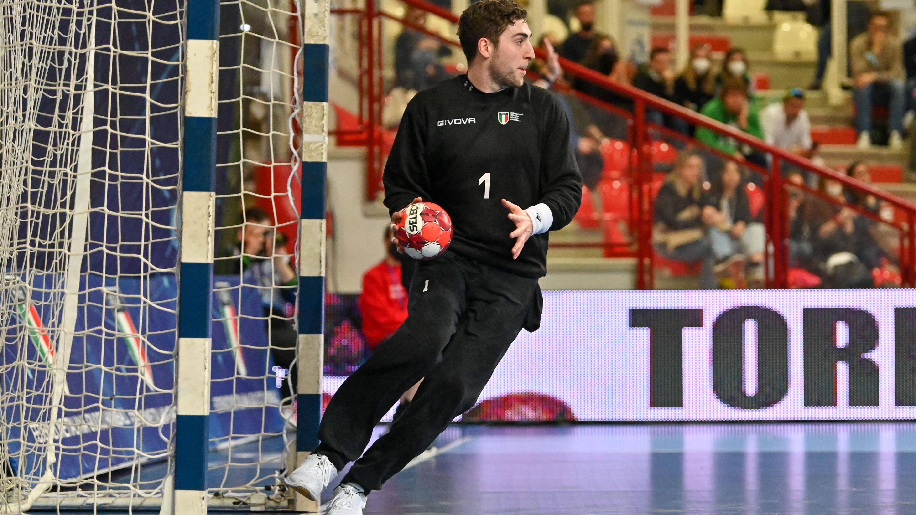 Italiens Handball-Nationaltorhüter Domenico Ebner in Aktion