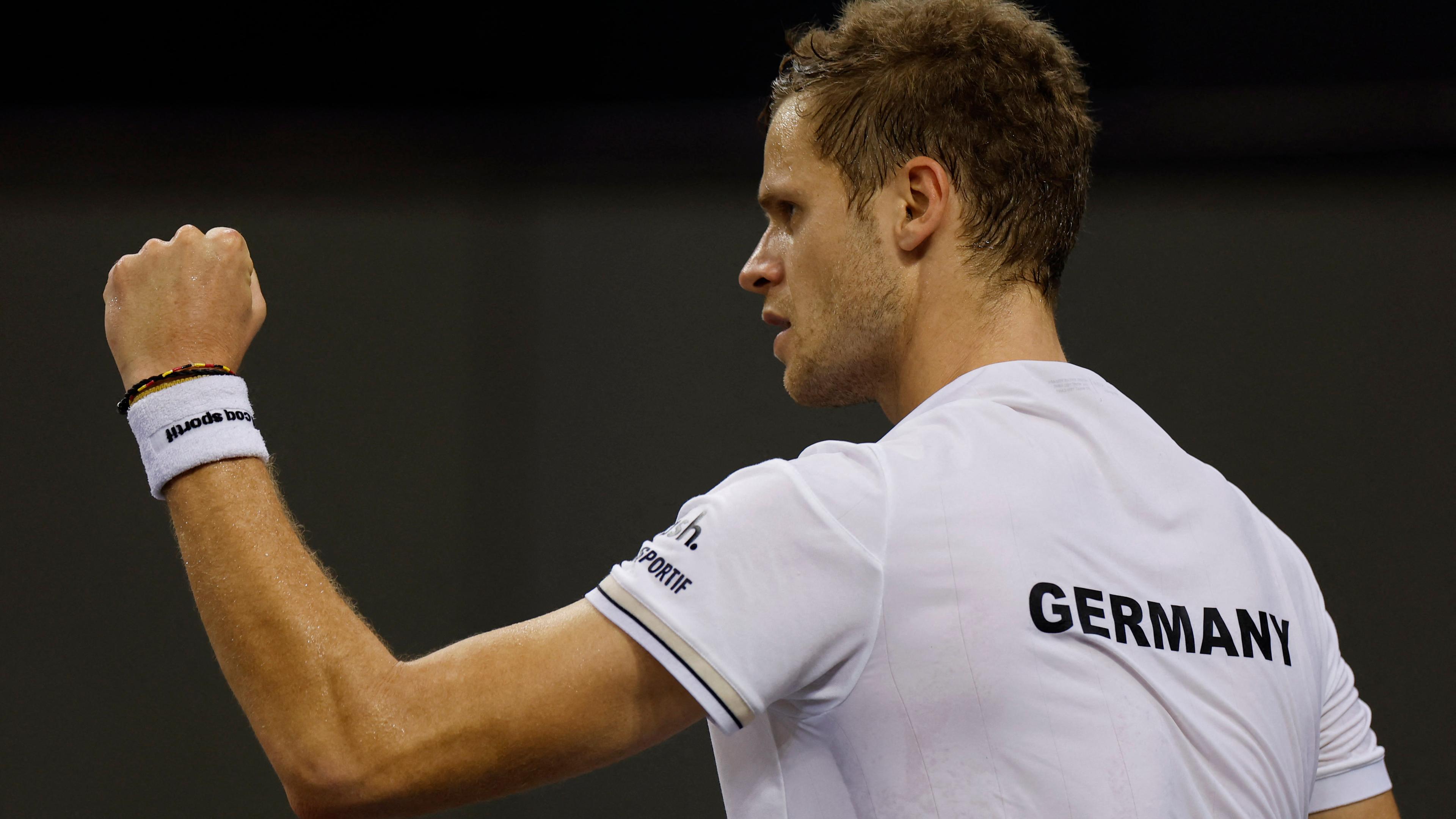 Davis Cup, Deutschland - Slowakei am 10. September 2024: Yannick Hanfmann ballt im Spiel gegen Jozef Kovalik die Faust