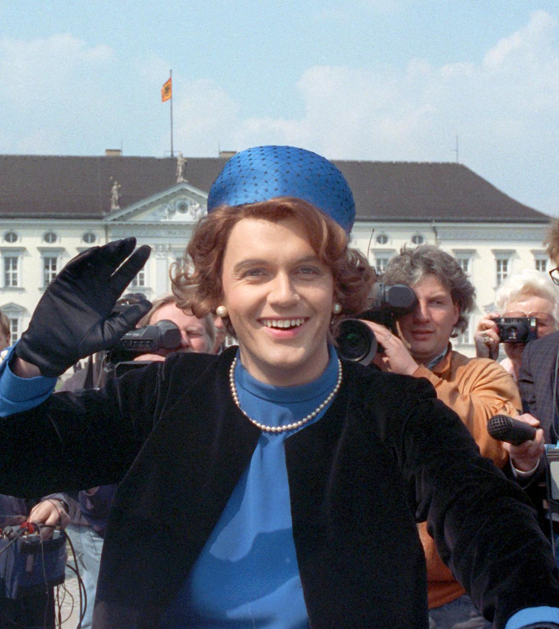 Hape Kerkeling als Königin Beatrix