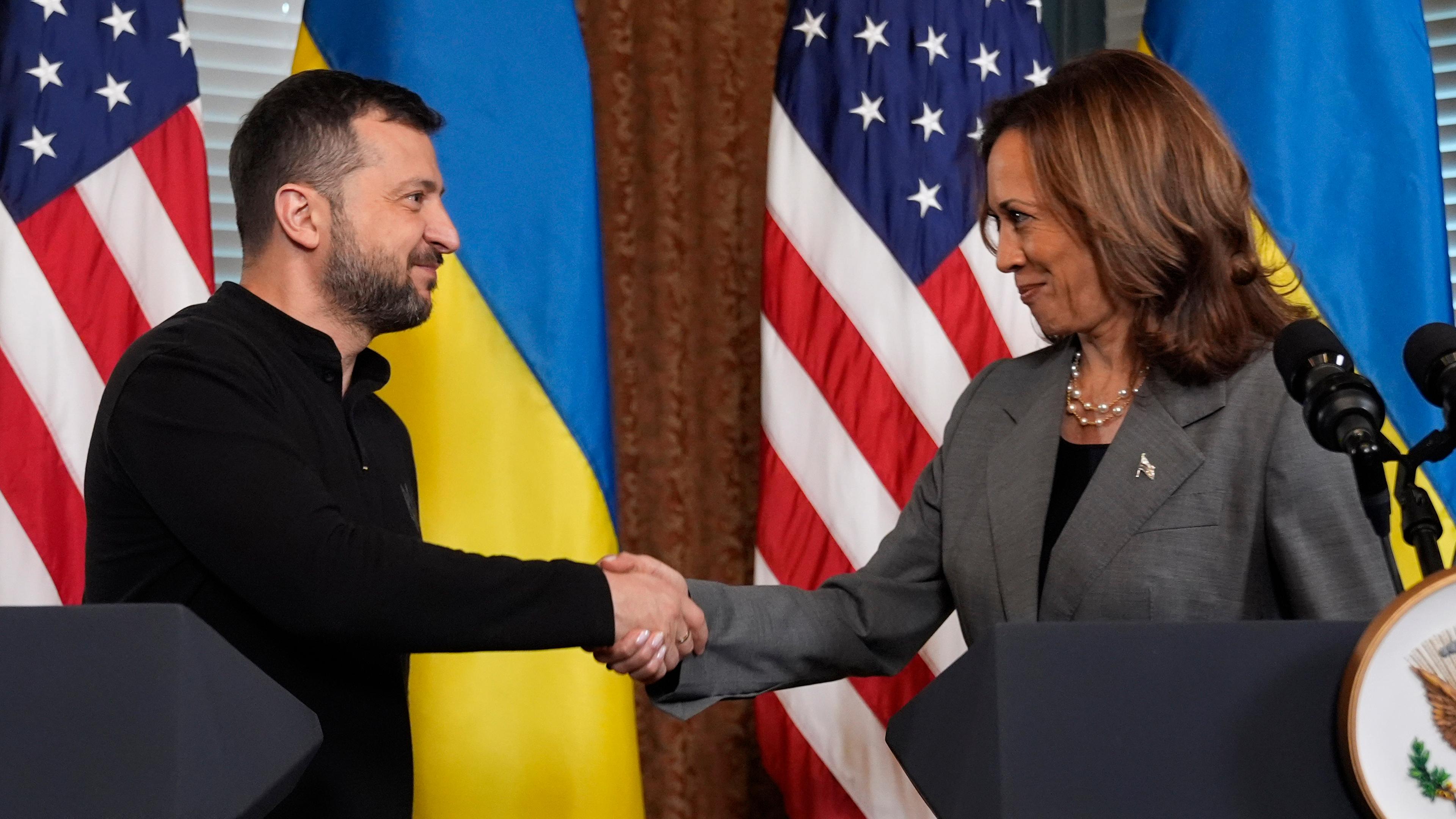 US-Vizepräsidentin Kamala Harris trifft den ukrainischen Präsidenten Wolodymyr Selenskyj im Eisenhower Executive Office Building in Washington.