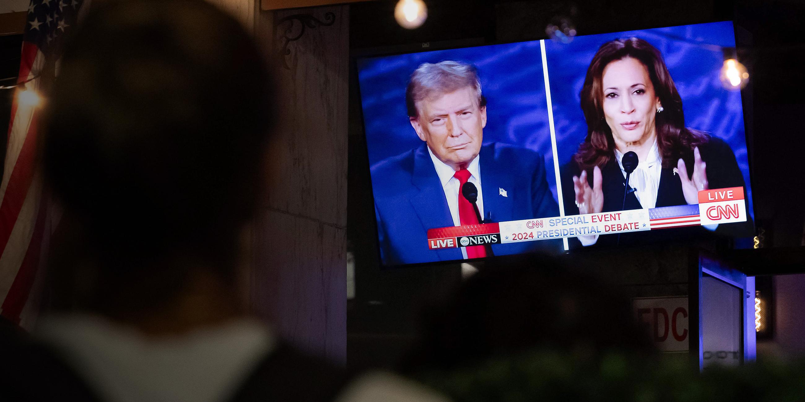 Der ehemalige US-Präsident Donald Trump und US-Vizepräsidentin Kamala Harris bei ihrer ersten TV-Debatte.