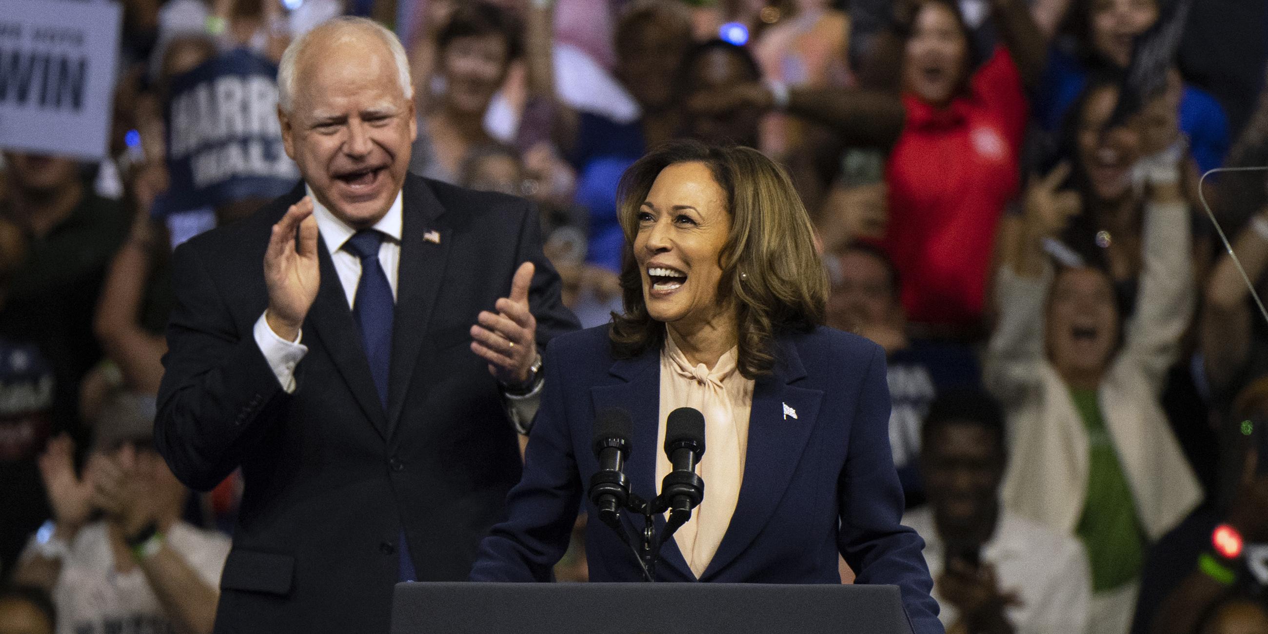  Kamala Harris und Tim Walz 