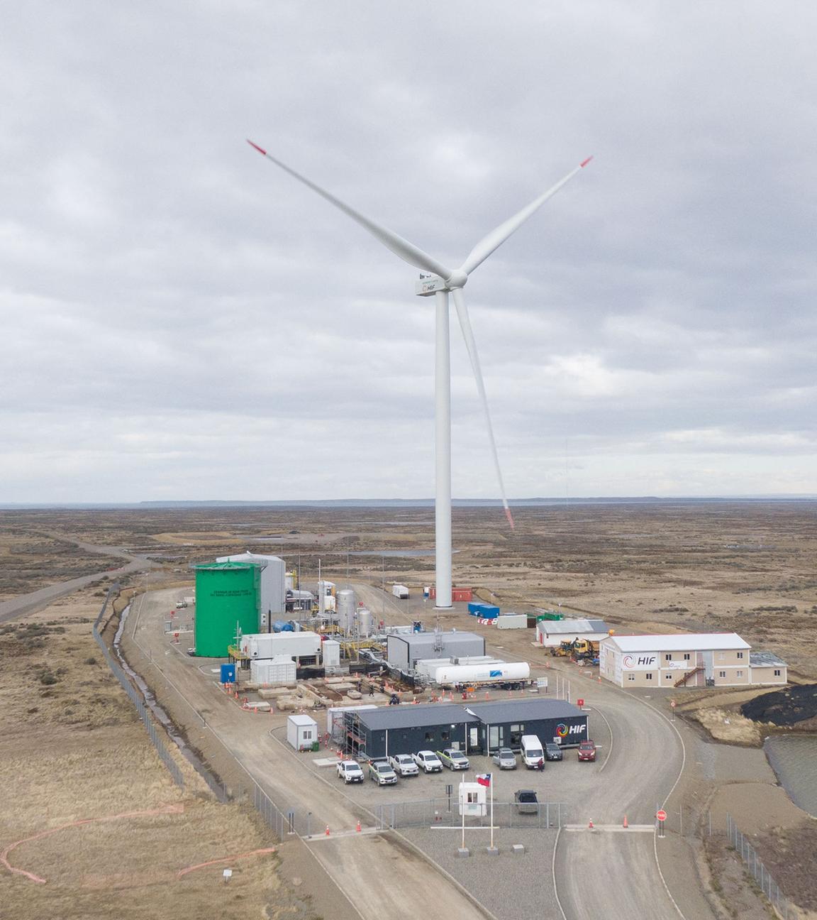 Eine Drohnenansicht der Pilotanlage "Haru Oni" zur Produktion von E-Fuels in Patagonien, Chile