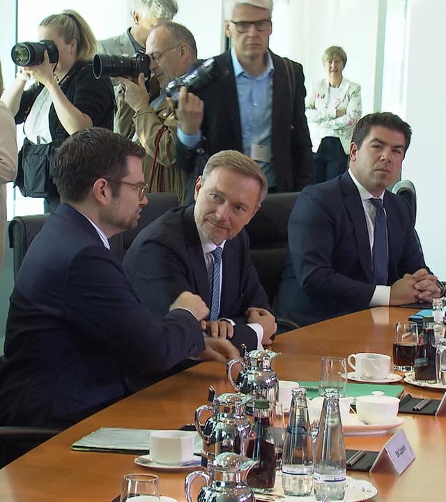 Kabinettssitzung (Christian Lindner am Tisch Mitte)
