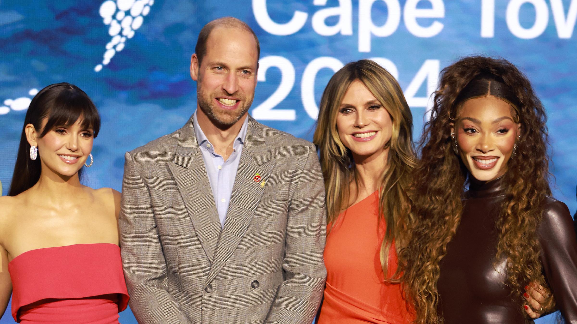 An der Seite von Prinz William und im eleganten One-Shoulder-Kleid strahlt Model Heidi Klum auf dem grünen Teppich des in Kapstadt verliehenen "Earthshot Prize".  (07.11.2024)