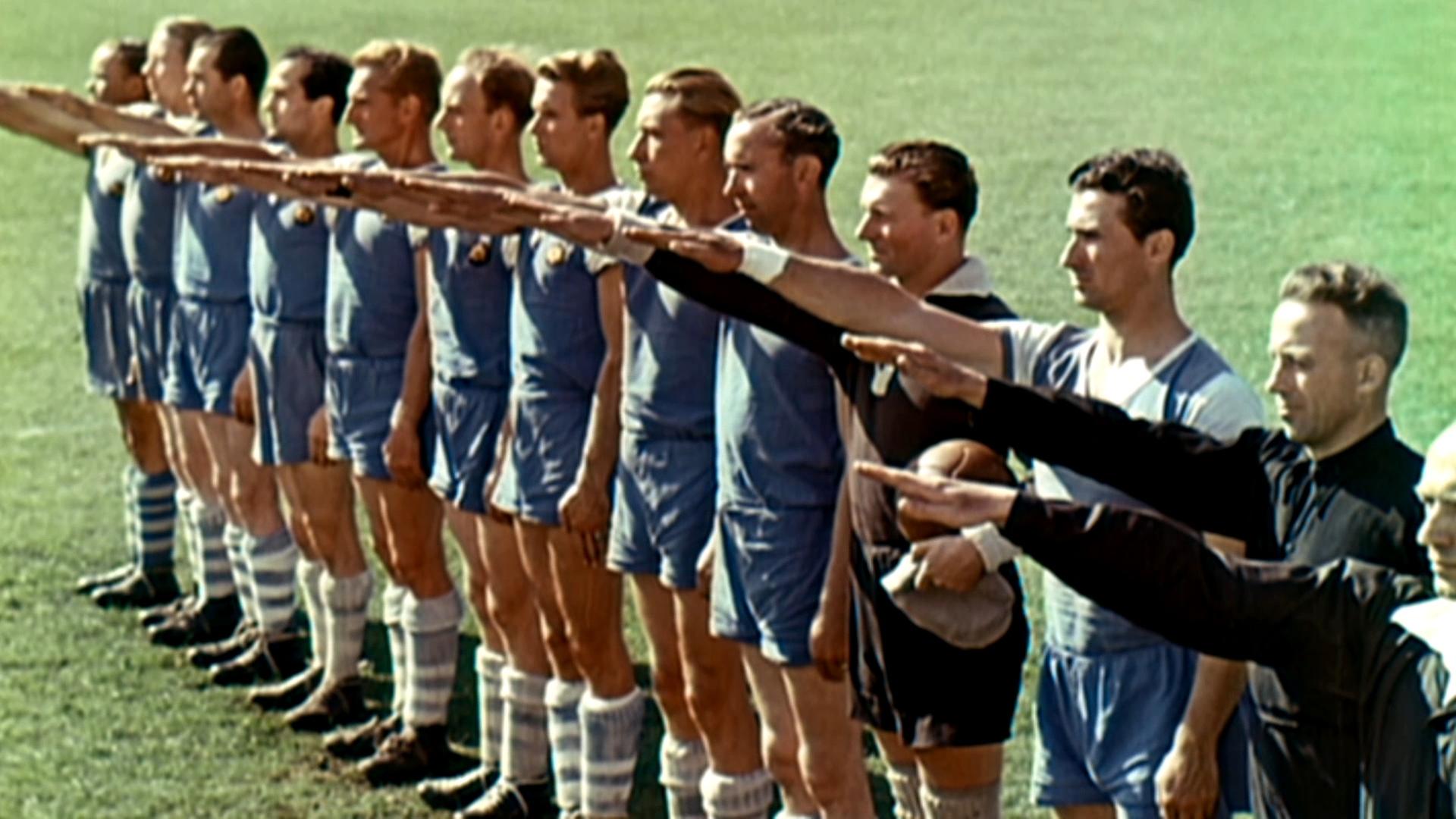 Fußballer im NS-Propagandafilm "Das große Spiel" von 1942.