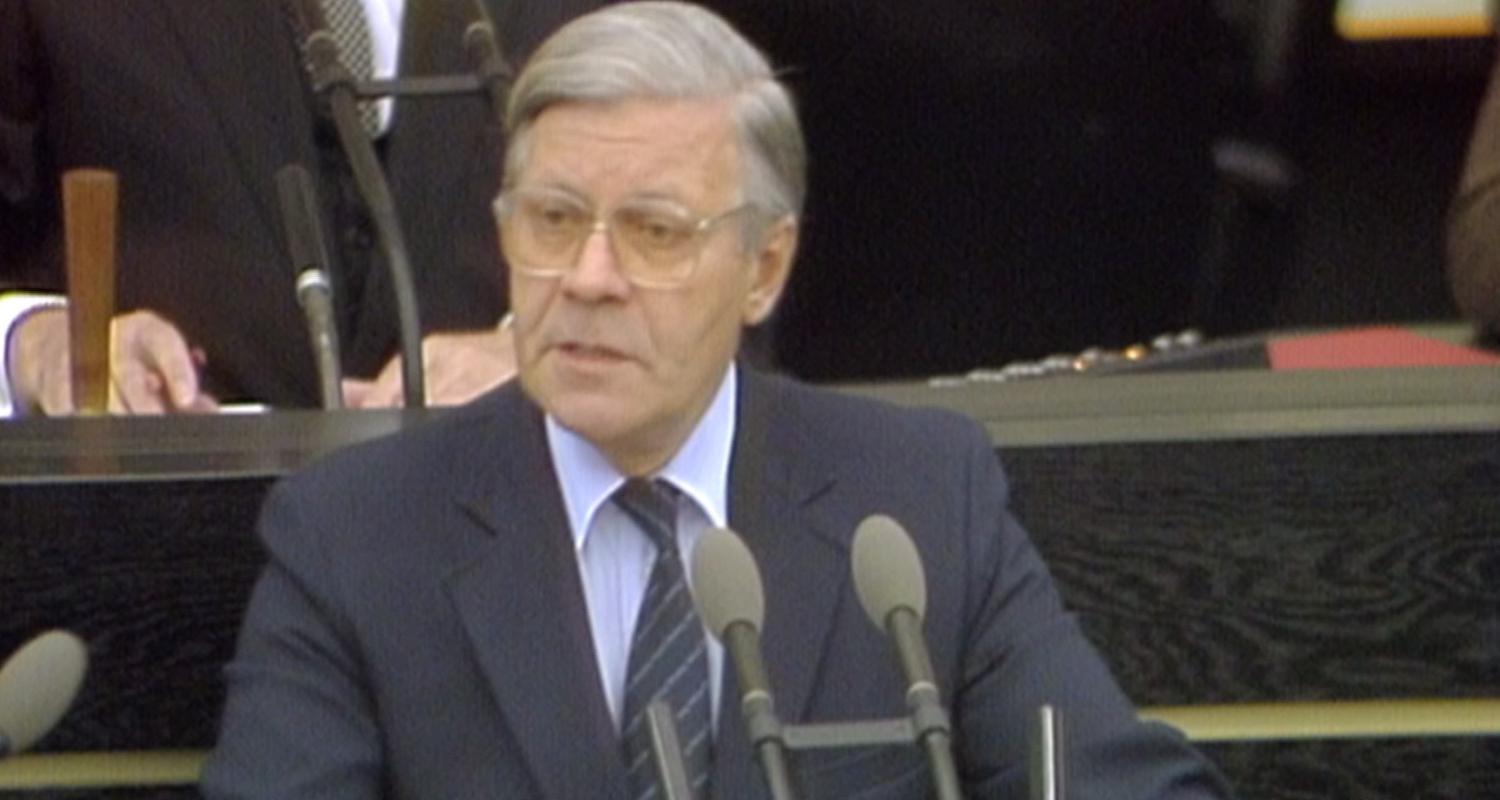 Helmut Schmidt bei seiner Rede im Bundestag.