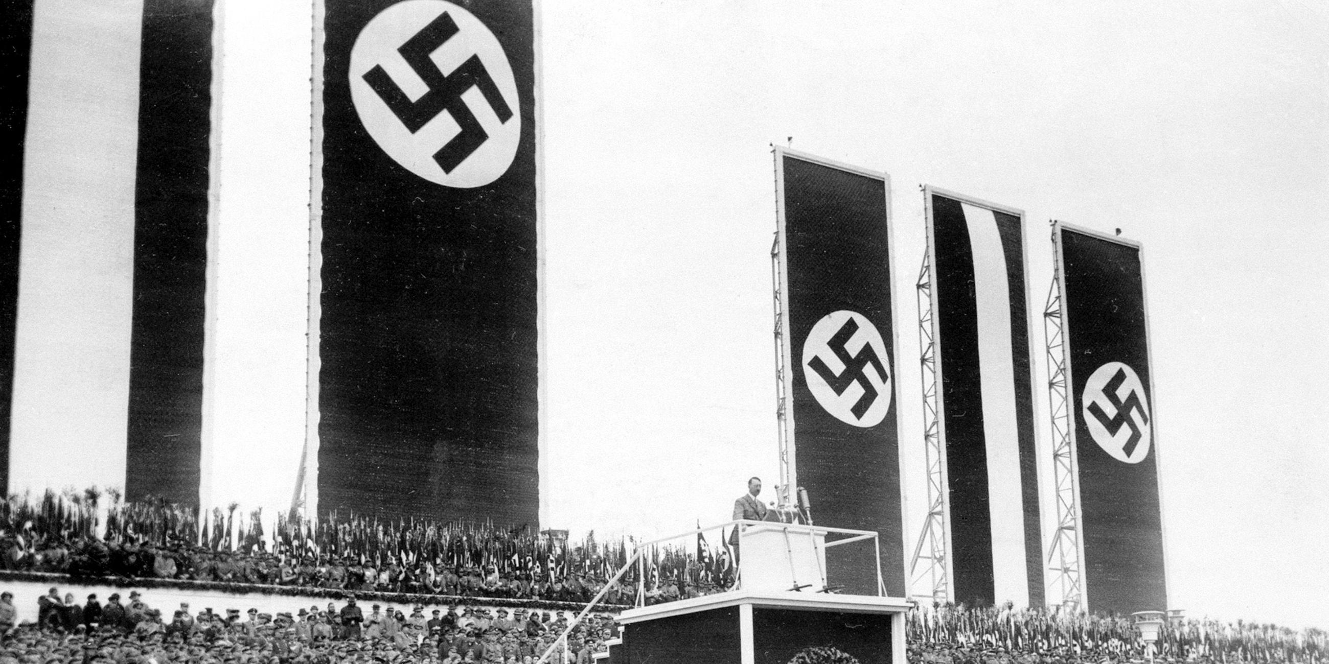 Adolf Hitler hatte sehr viele Anhänger, die seiner Meinung waren und und gut fanden, was er tat.