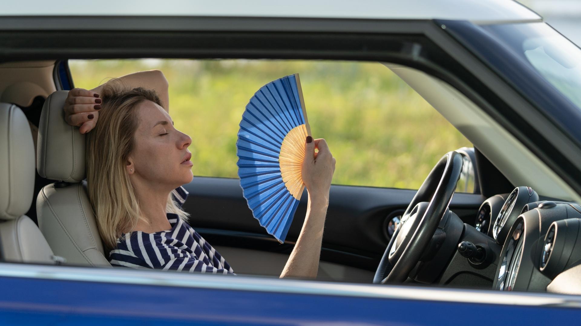 Etwa jeder dritte Autofahrer (31 Prozent) leidet bei hohen Temperaturen an Müdigkeit und Erschöpfung.