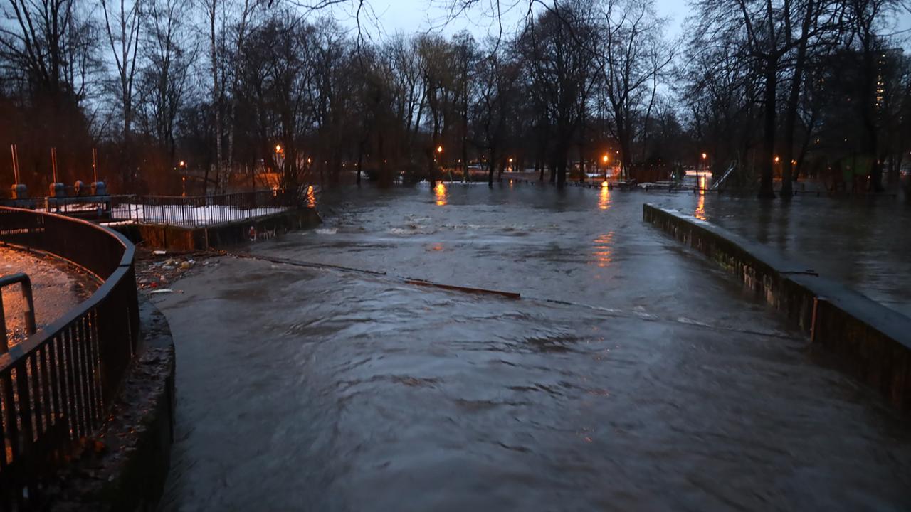 Wetterdienst Warnt Vor Dauerregen: Hochwasser In Vielen Regionen ...