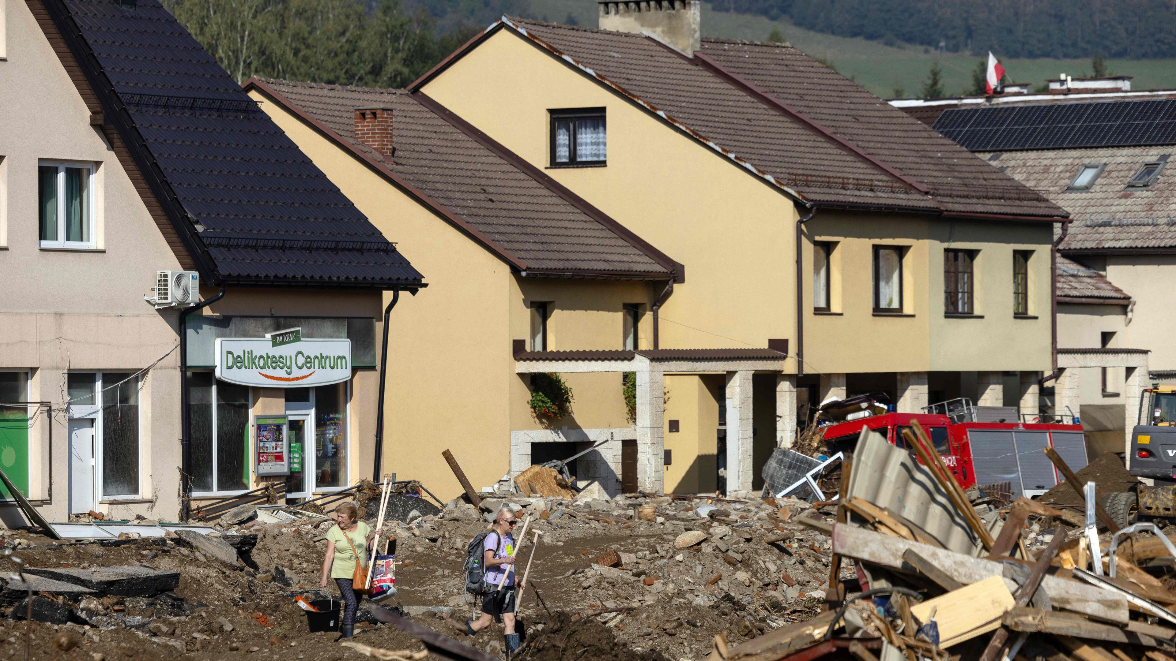 Zerstörte Straße in Polen